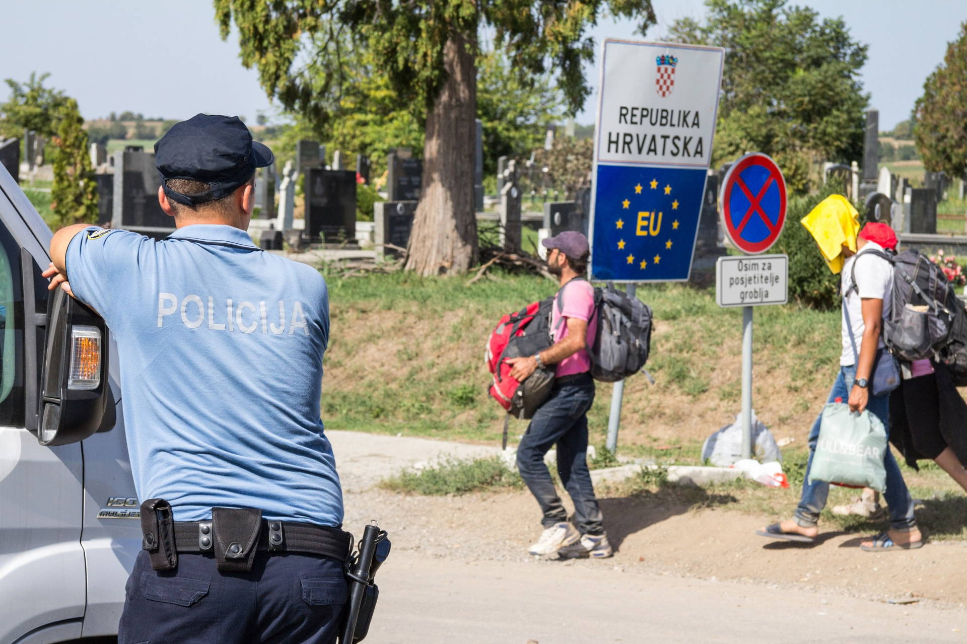 hrvatska-policija-izbjeglice-granica-shutterstock.jpg