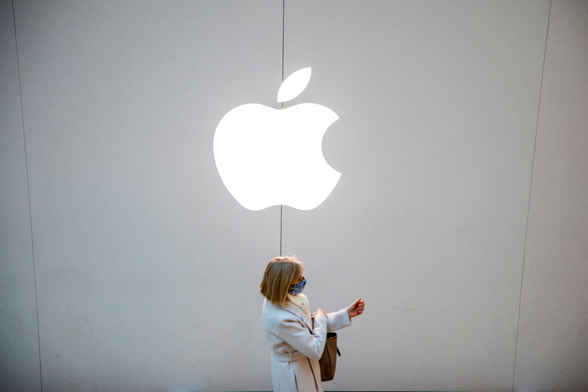 apple-logo-reuters.jpg