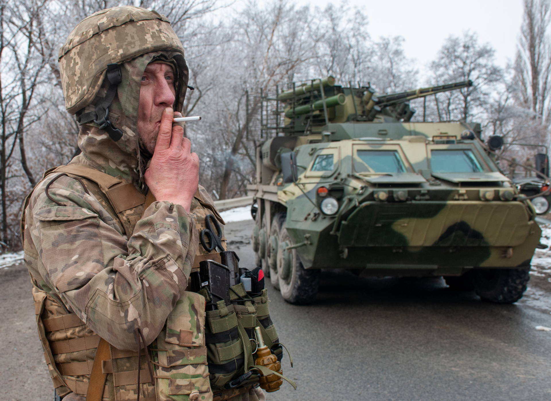 ukrajina-vojnik-oklopni-transporter-unian.jpg