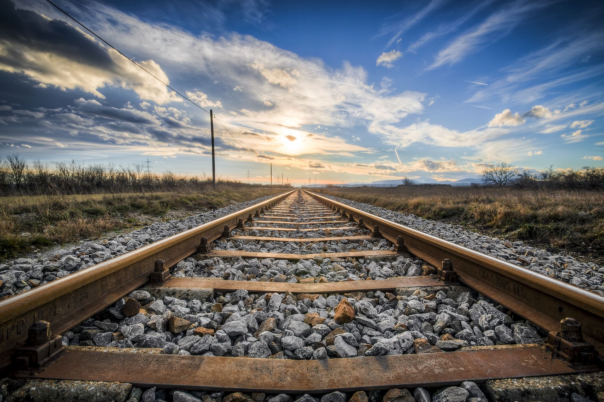 pruga-zeljeznica-voz-stajaliste-pixabay-1-.jpg