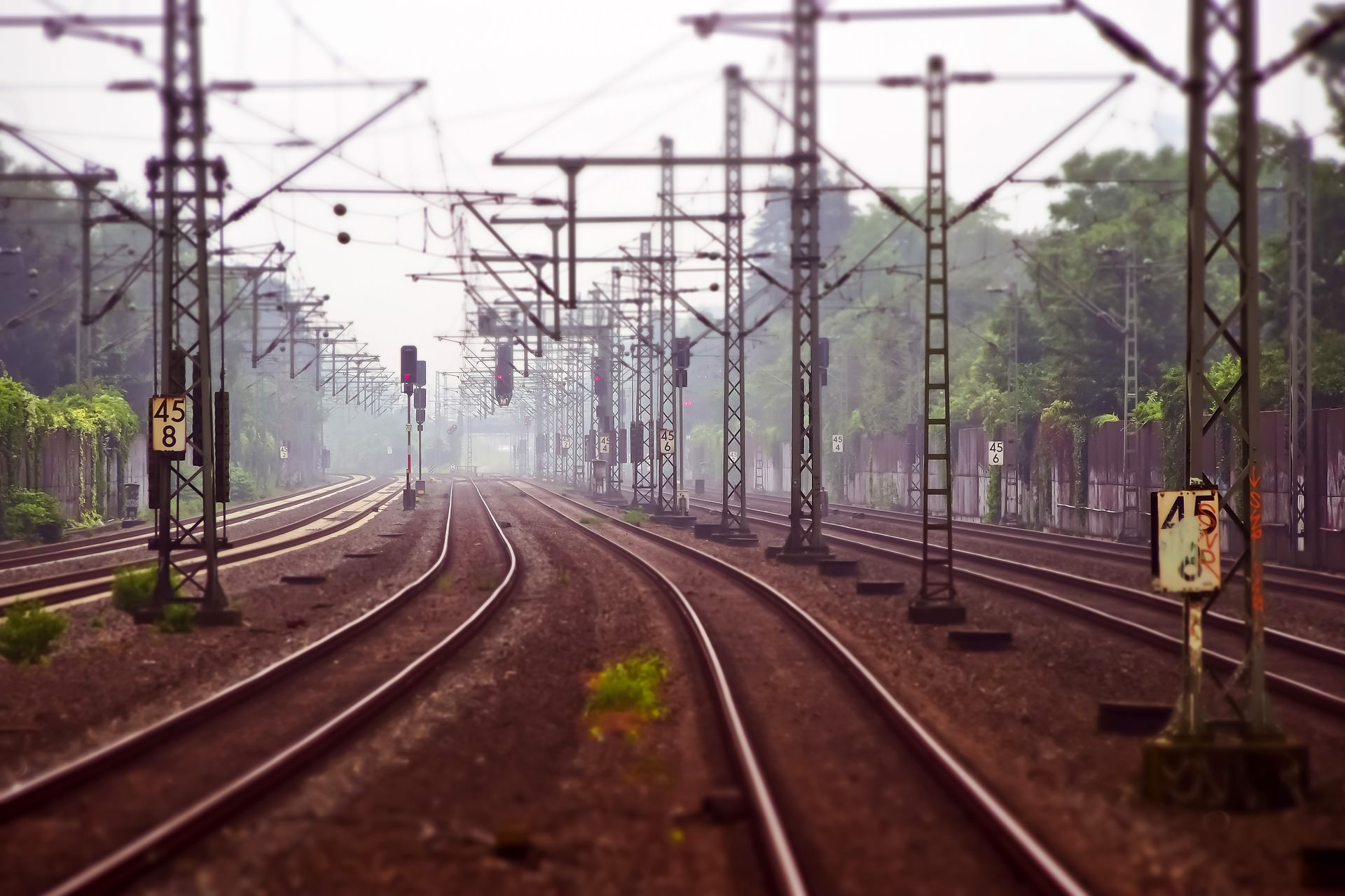 pruga-zeljeznica-voz-stajaliste-pixabay-2-.jpg