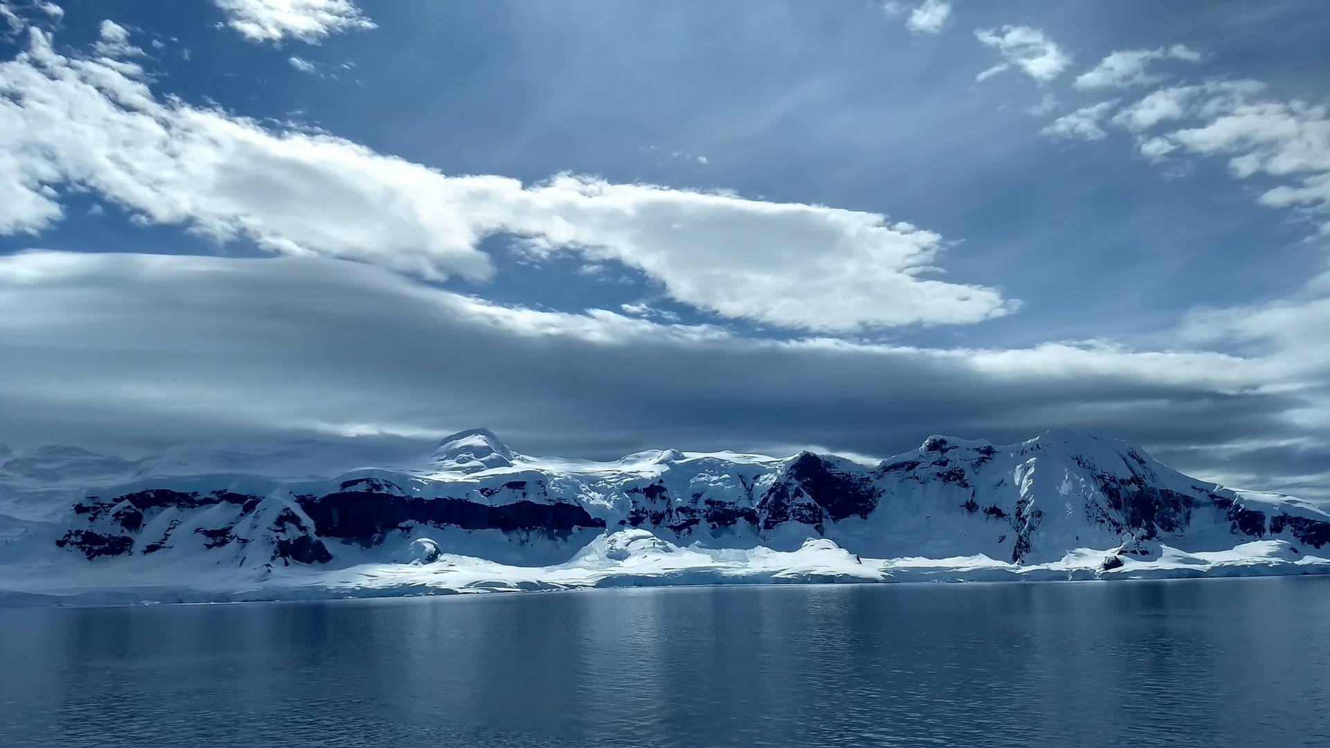 otok-king-george-island-antarktika-shutterstock.jpg