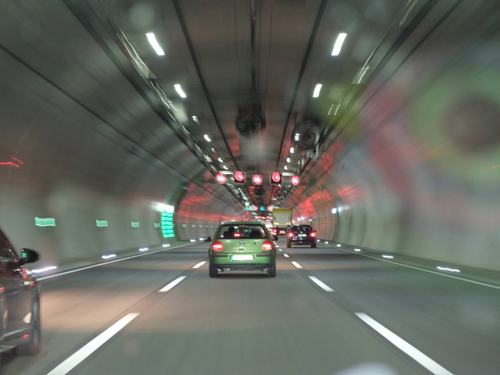 automobili-voznja-saobracaj-promet-tunel-fotopixabay.jpg