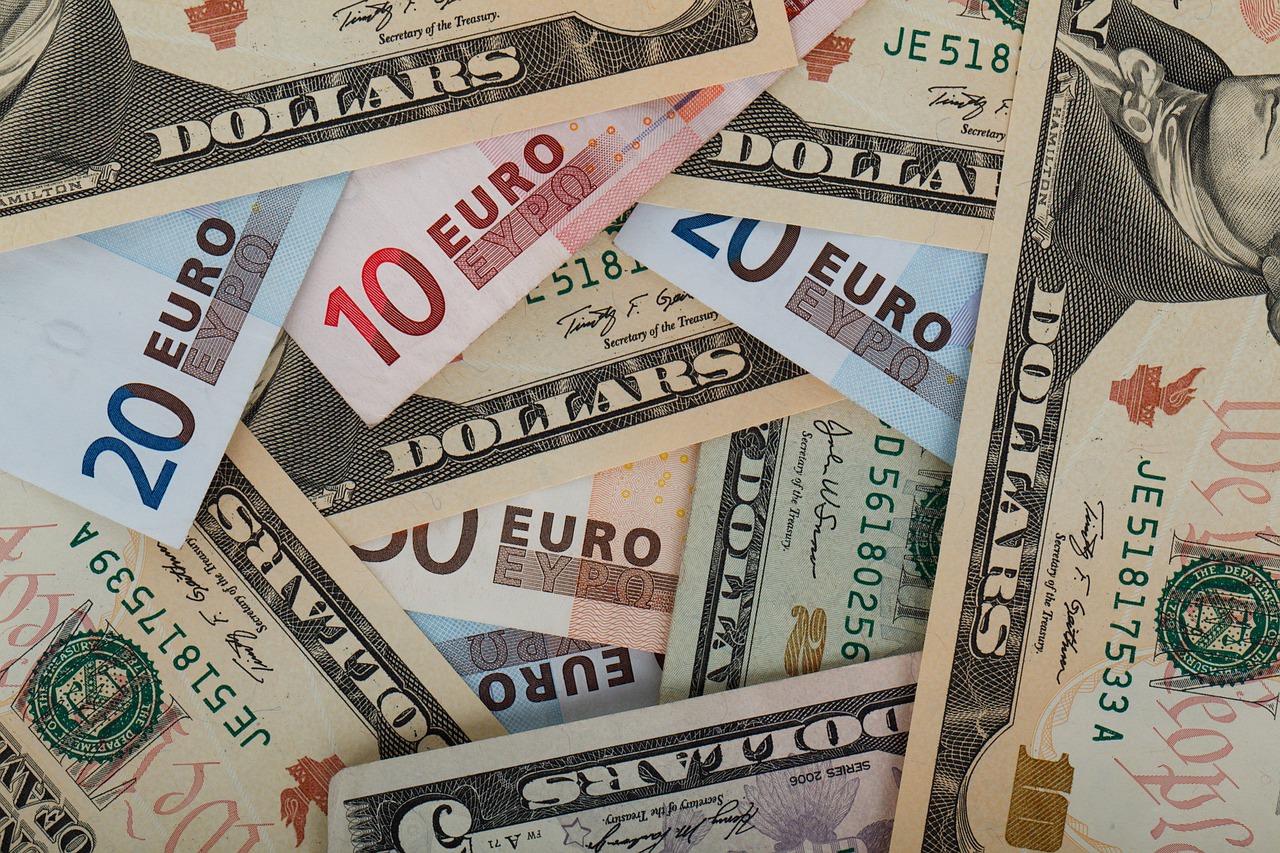 euro-i-dolari-pixabay.jpg