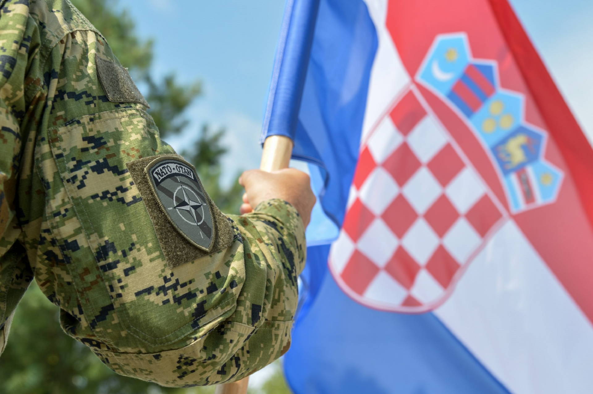 hrvatska-vojska-zastava-nato-morh.jpg