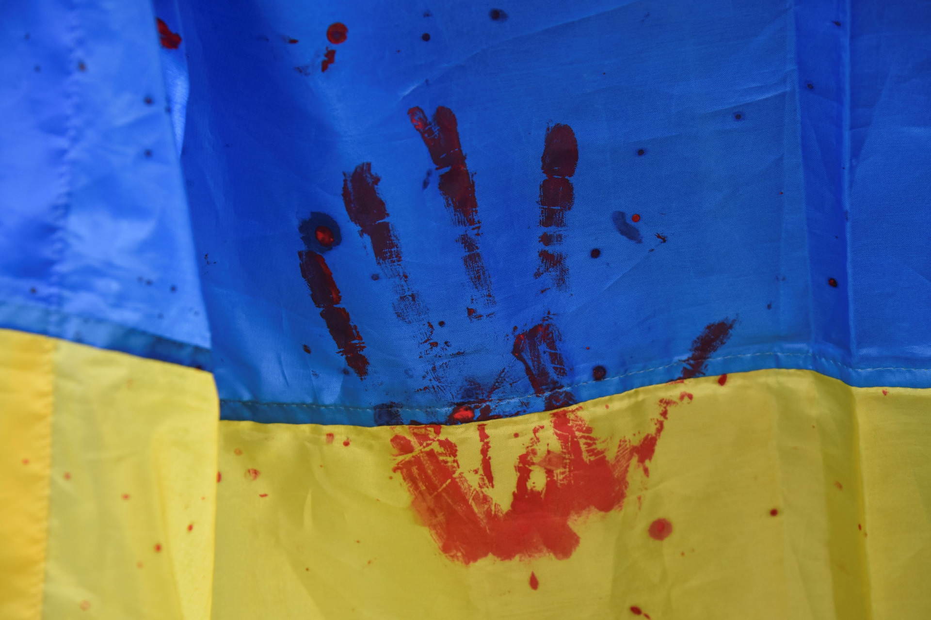 ukrajina-zastava-krv-dlan-reuters.jpg