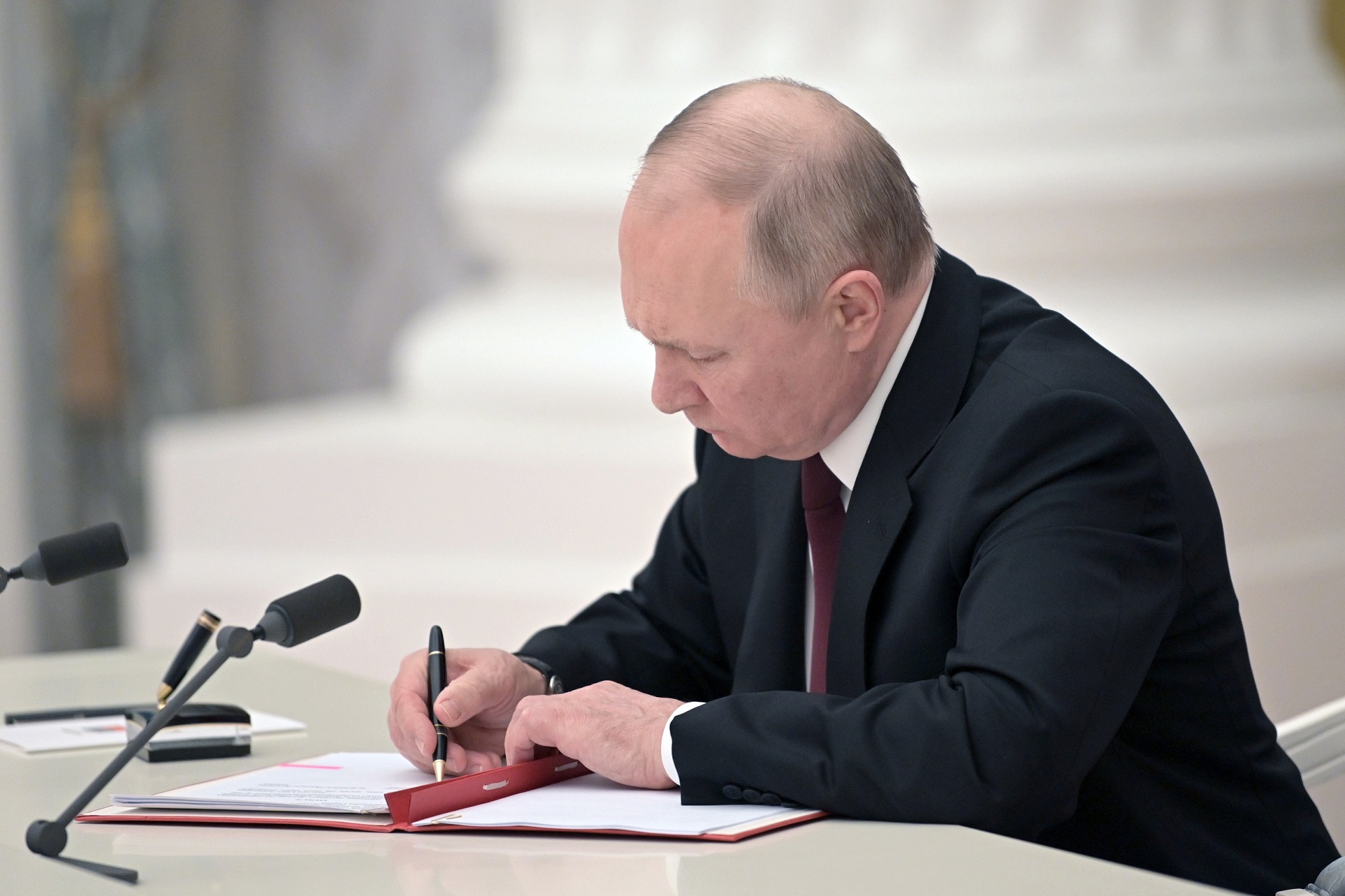 Putin potpisuje nezavisnost Donbasa_Profimedia.jpg
