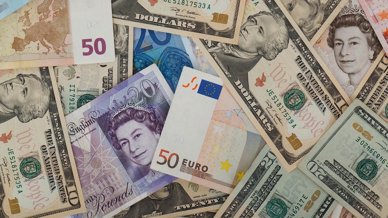 evro-euro-dolar-funta-novac-novcanice-fotopixabay Cropped.jpg