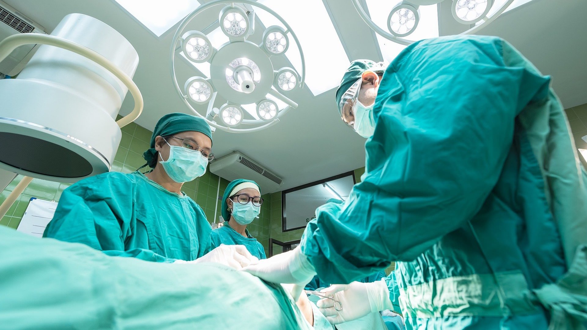 hirurzi hirurgija foto Pixabay.jpeg