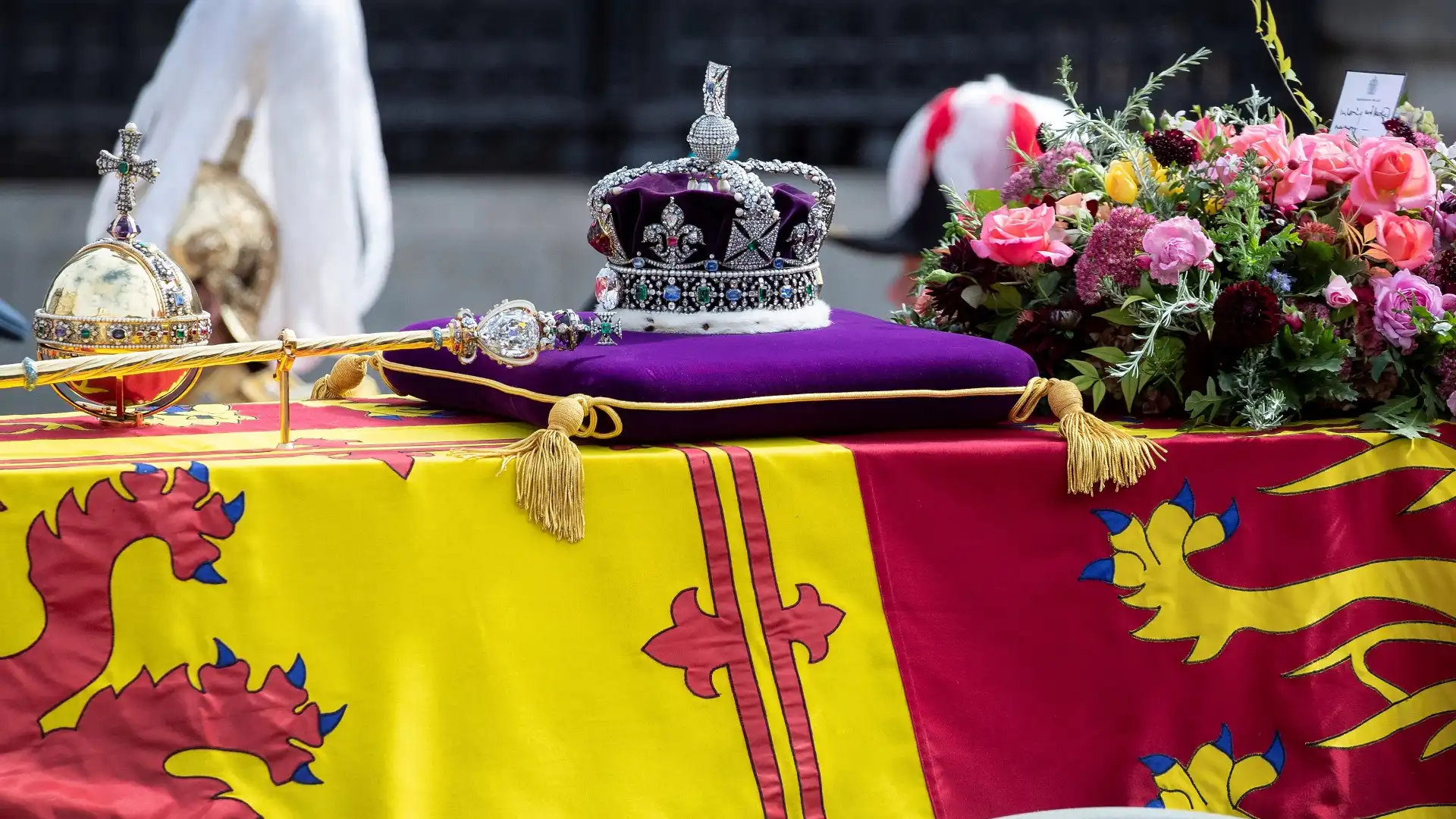 kraljica Elizabeta lijes kovčeg kruna buket_Reuters-1663592759146.webp