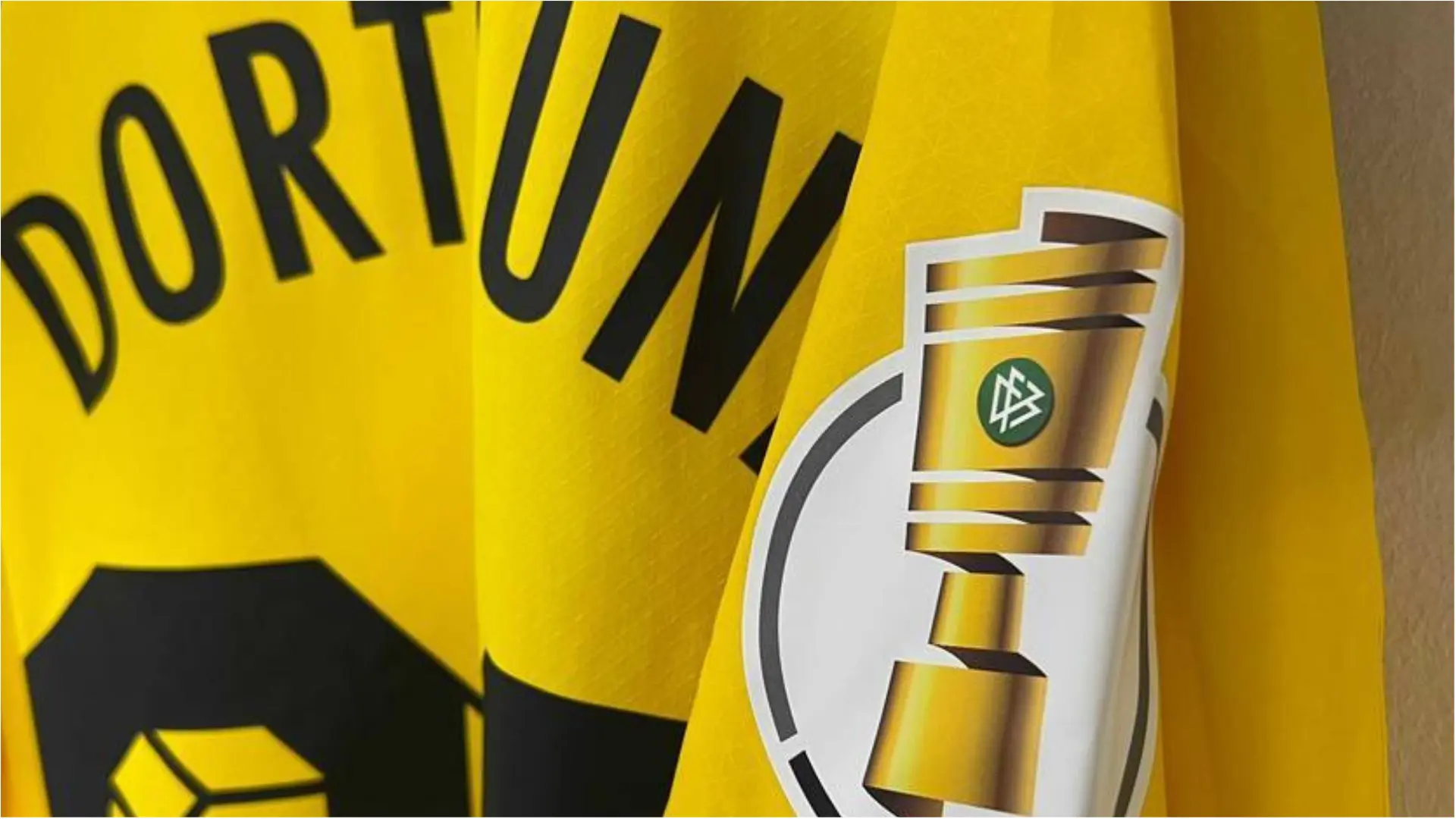 Borusija Dortmund logo-1666853420288.webp
