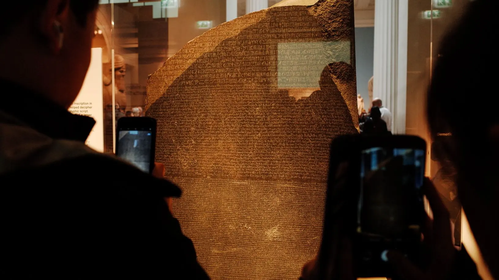 Kamen iz Rozete_Britanski muzej_Egipat_arheologija_Foto Reuters-1664993211157.webp