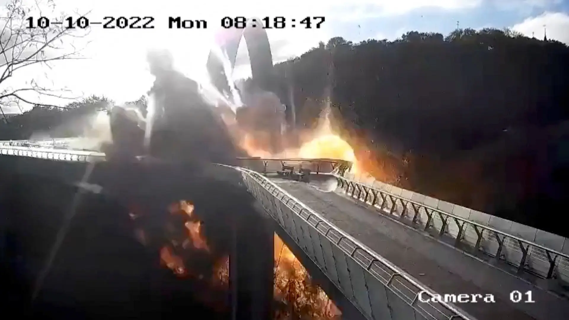 Ukrajina Kijev stakleni most raketni napad_Reuters-1665395500604.webp