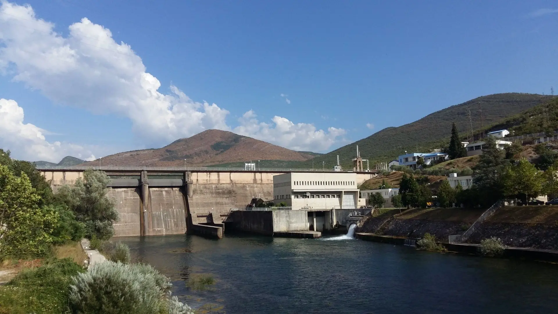 Hidroelektrana_Trebinje1_foto_wikimedia-1667459249042.webp