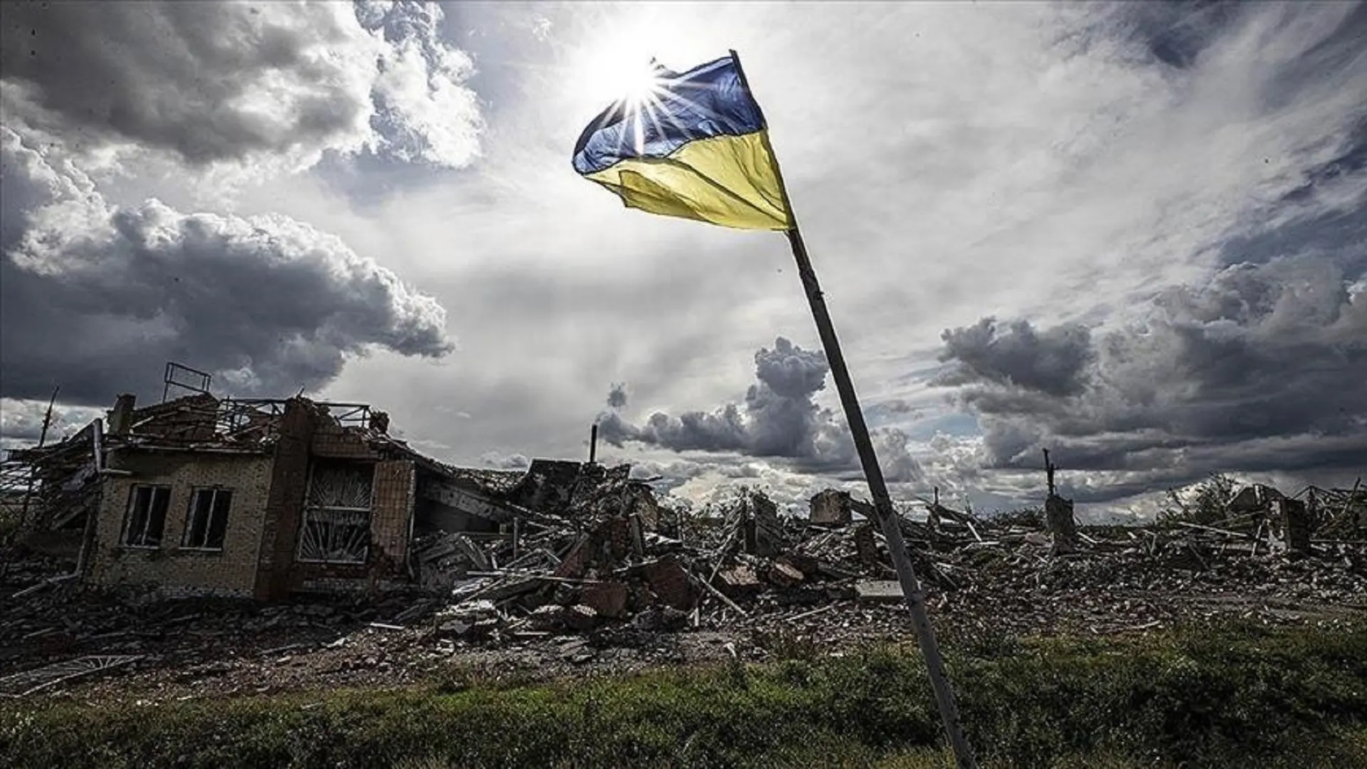 Ukrajina_zastava_ruševine_Anadolija-1667506958050.webp