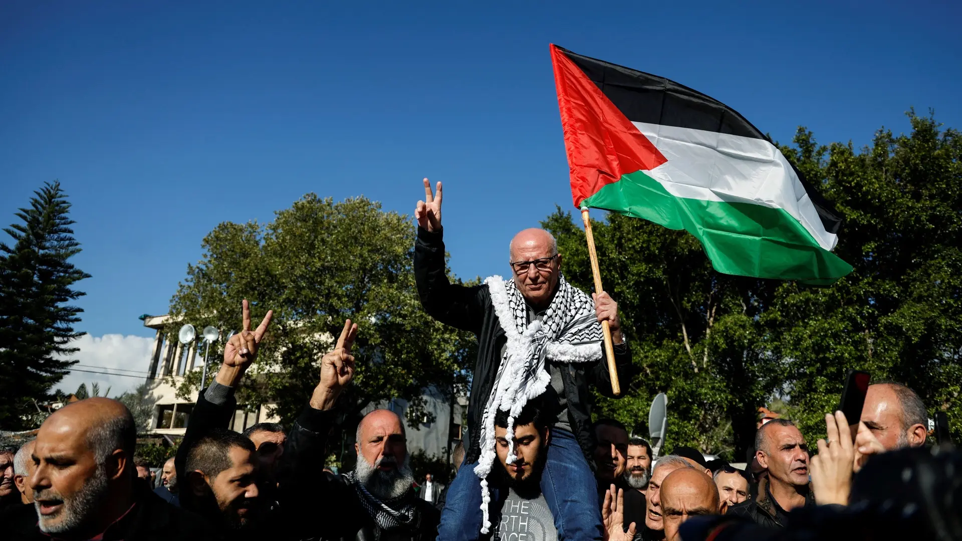 palestina_zastava - reuters-63bbf40000f27.webp