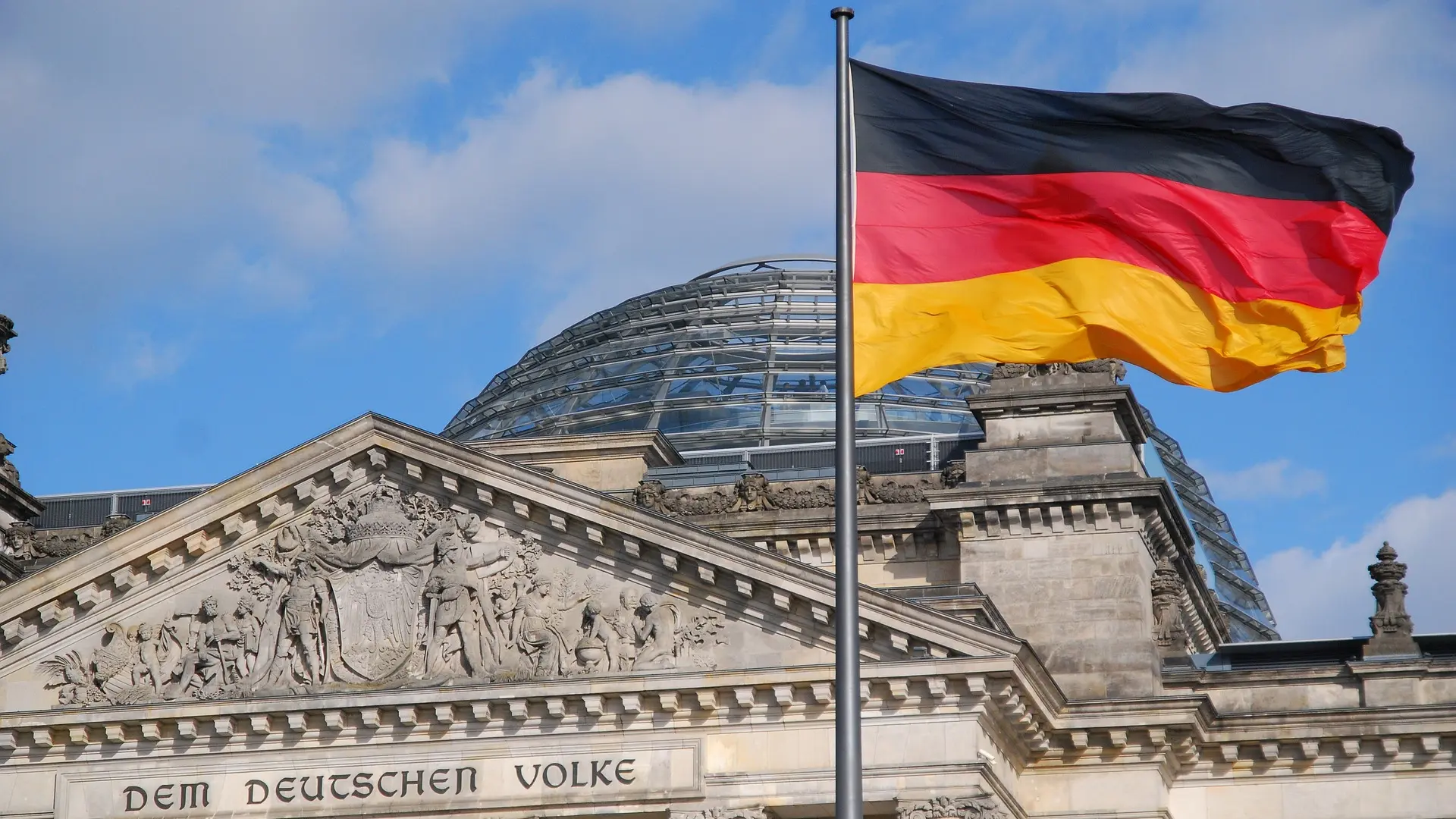 Nemačka_zastava_Bundestag_parlament_Foto Piaxabay-6401dcba70c8b.webp