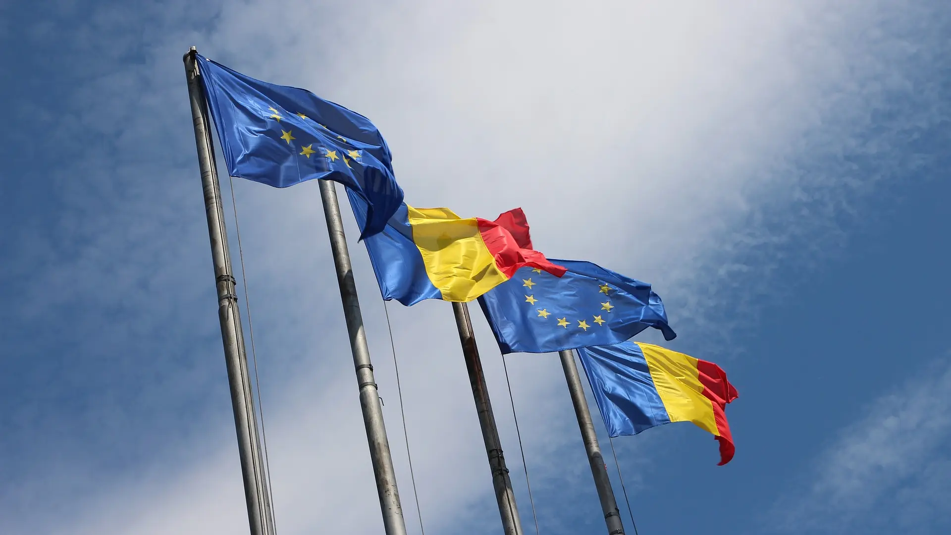 Rumunija_rumunska zastava_ zastava EU_Foto Pixaby-640223a29a731.webp