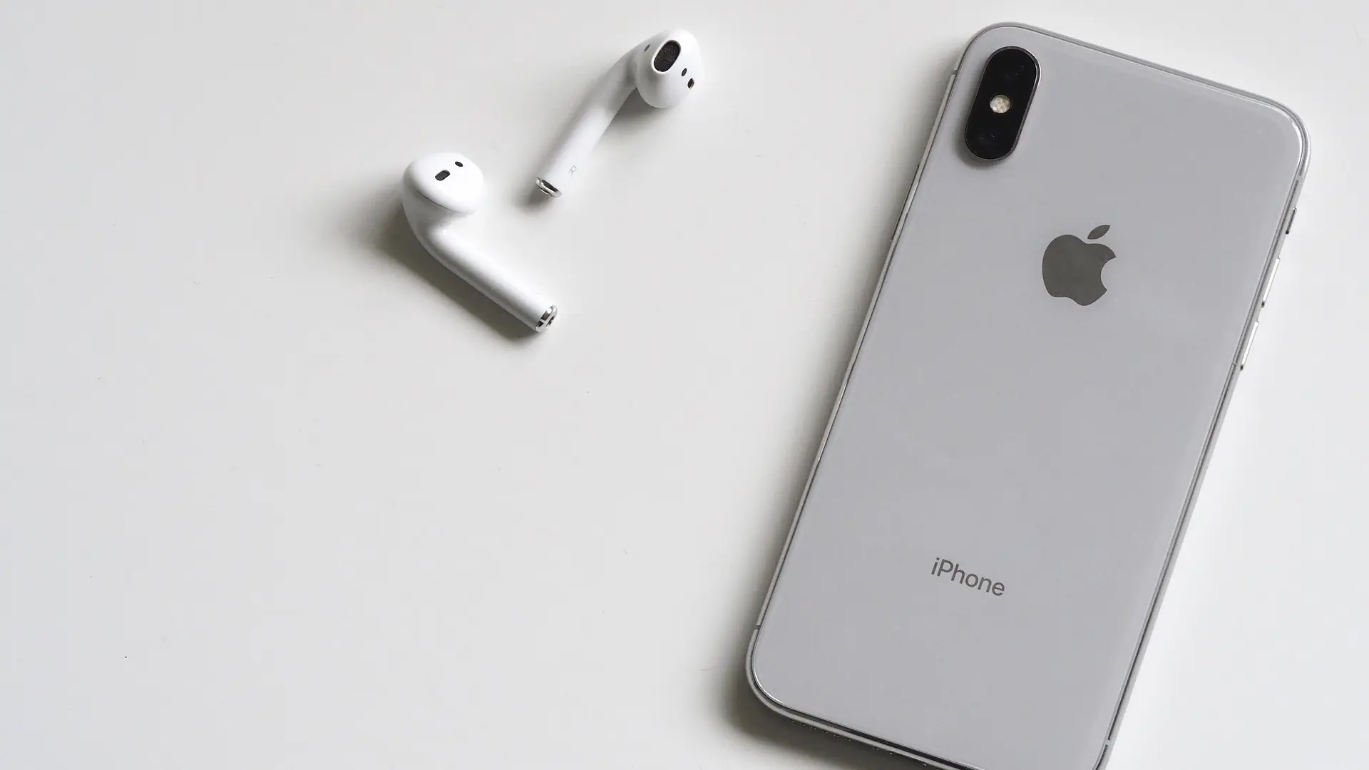 apple airpods epl erpods pixabay-640f511bc0210.webp