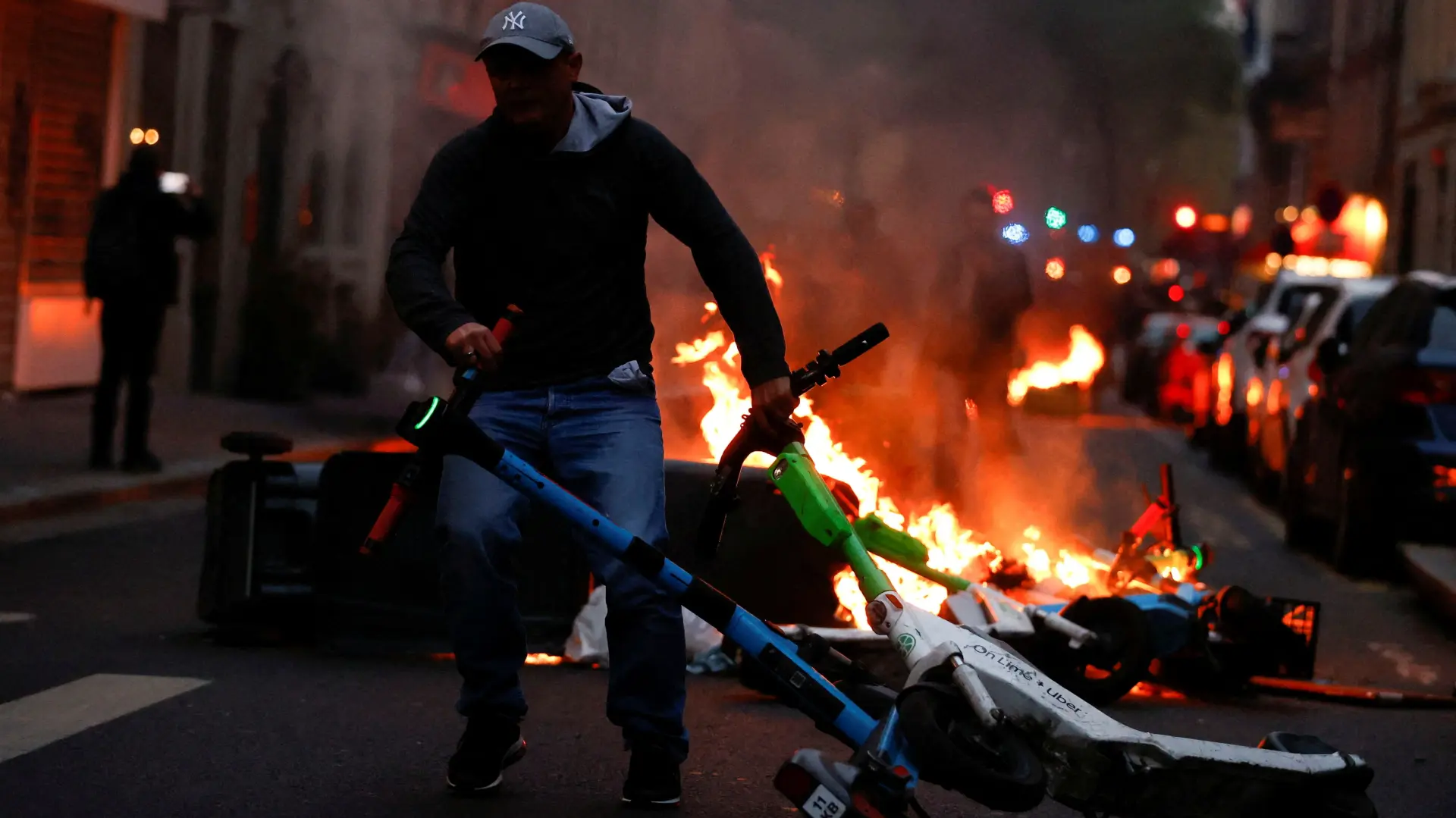Pariz_nove_demonstracije_foto_Reuters1-643e3516d0001.webp