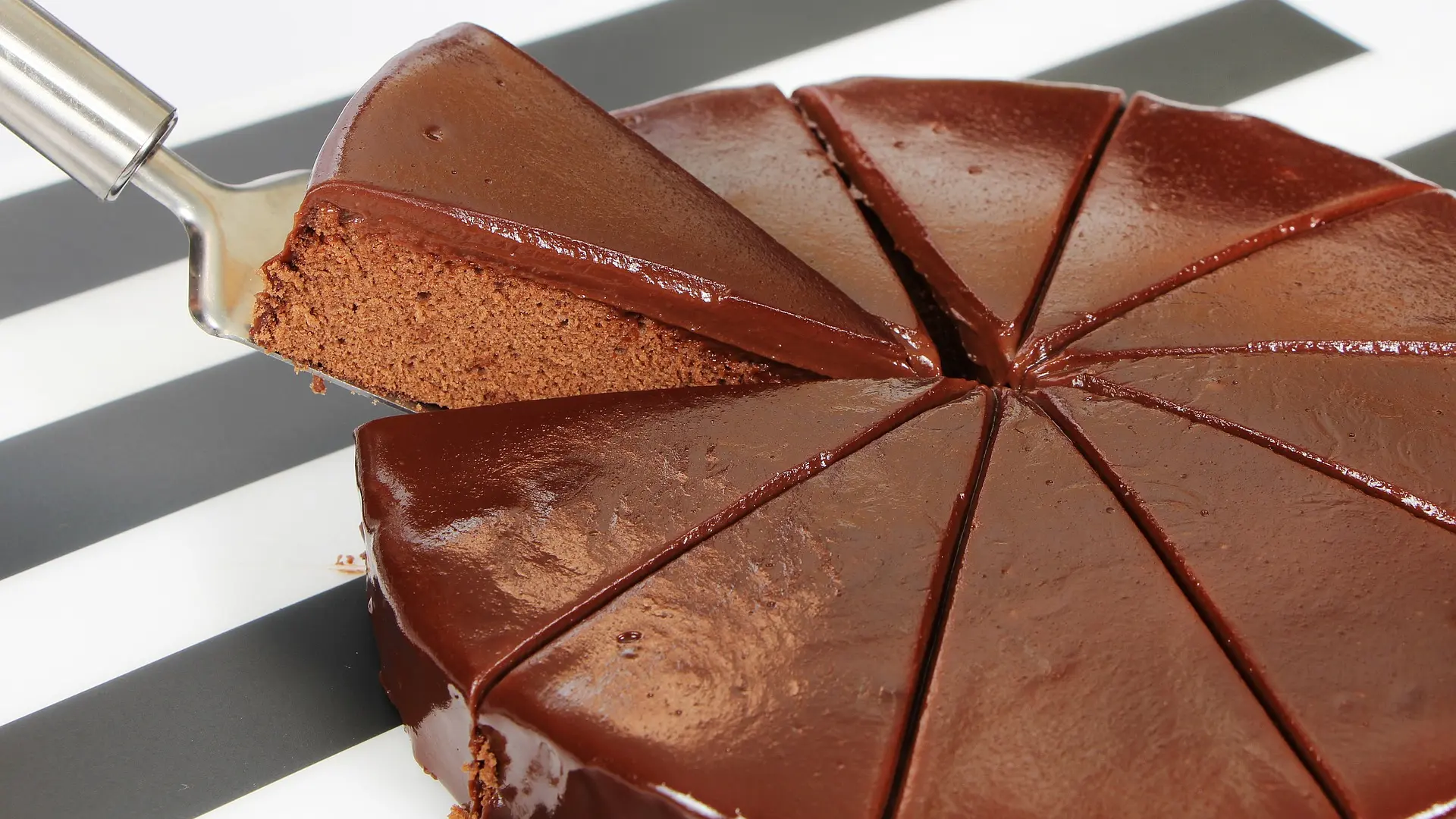Čokoladni kolač (1)-643e89d5bfb42.webp