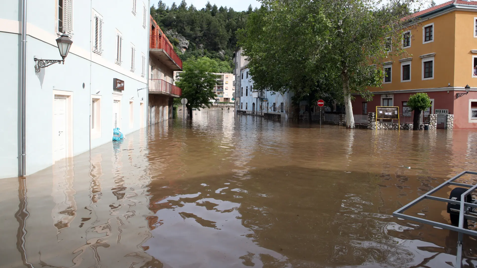 Hrvatska reka poplava Pixsell-6461e92c4f152.webp
