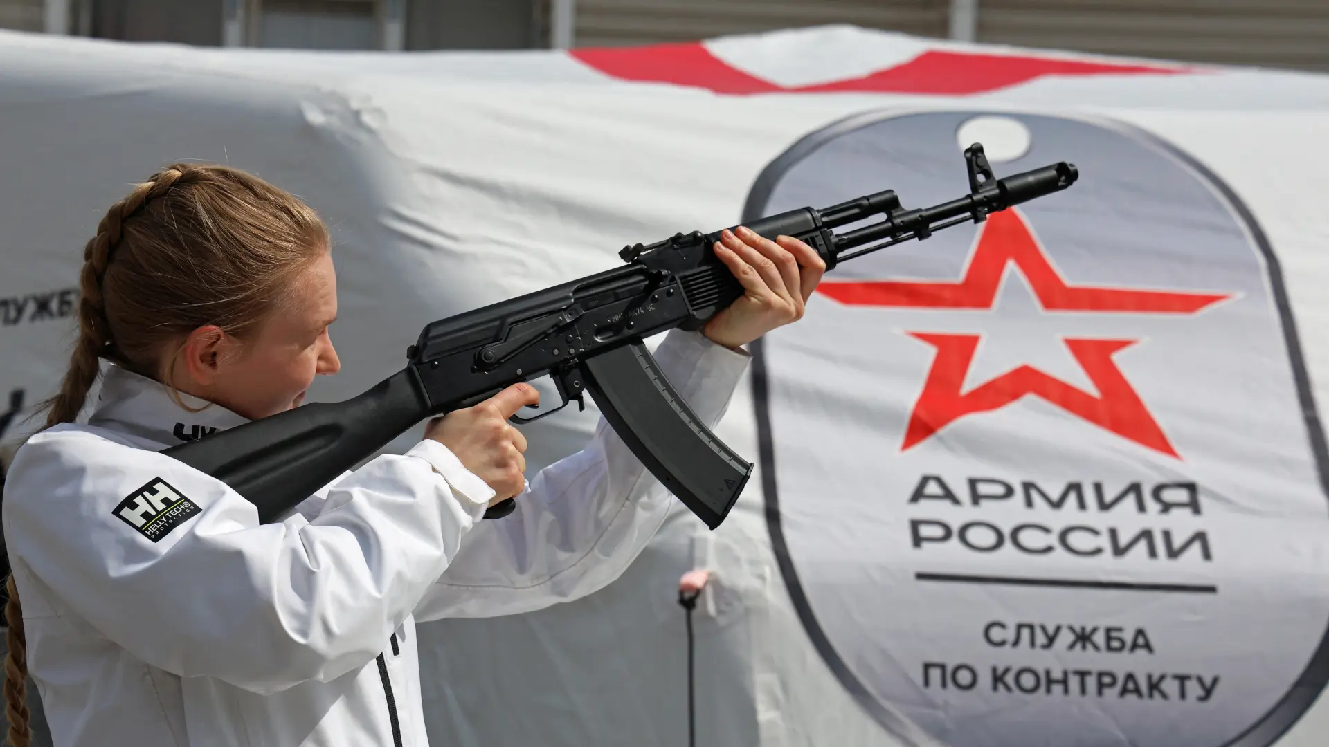 Kalašnjikov_AK-74_automatska puška_žena_ruska vojska_regrutni centar_Foto Reuters-645cc6b141333.webp