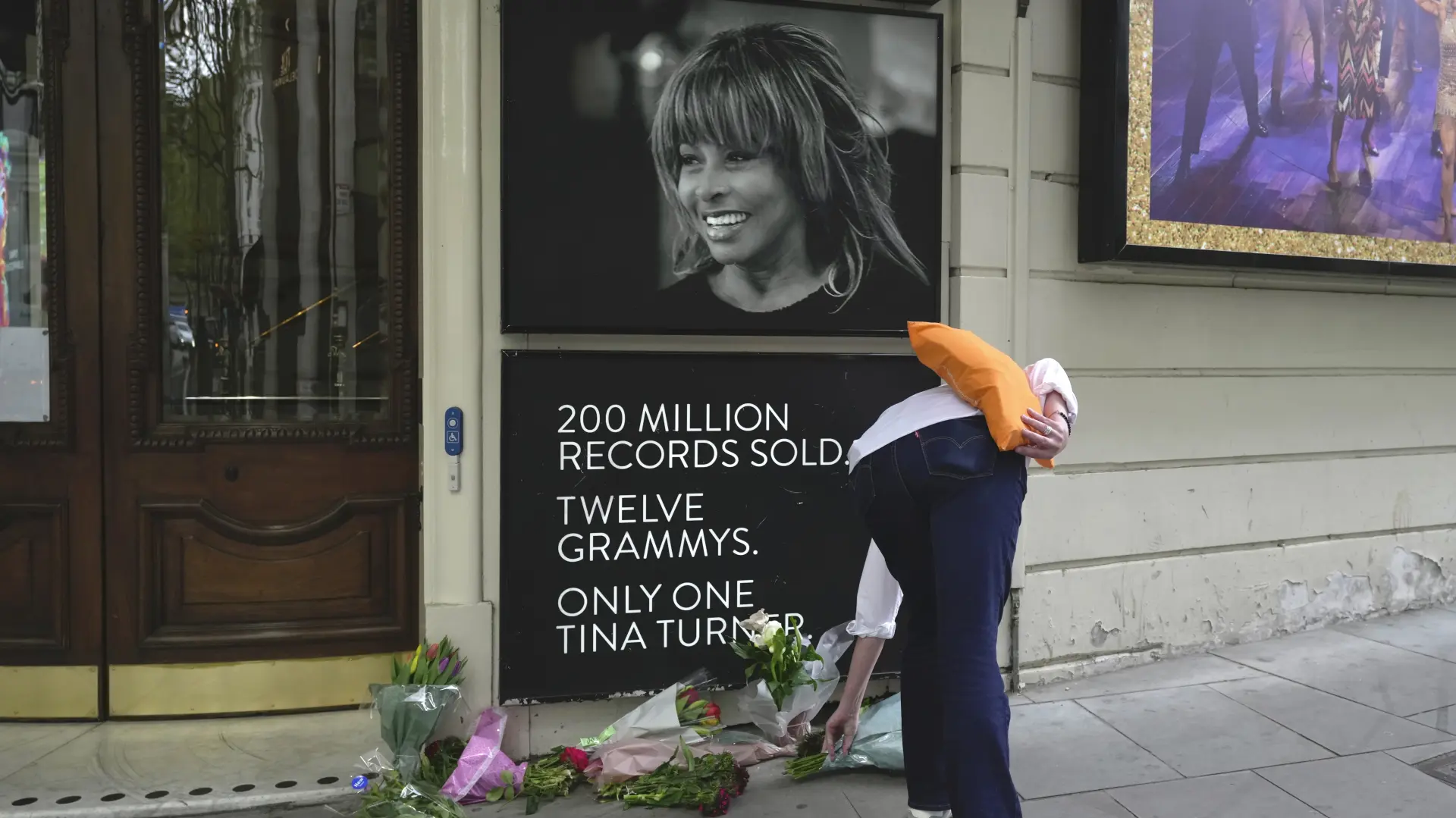 Tina Turner (4)-646f4d1636446.webp