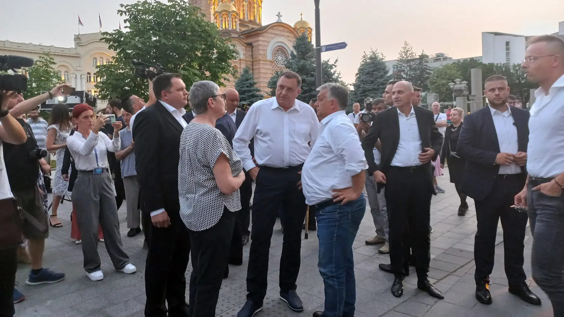 Milorad Dodik i Viktor Orban setnja foto SRNA-64949e5249a56.webp