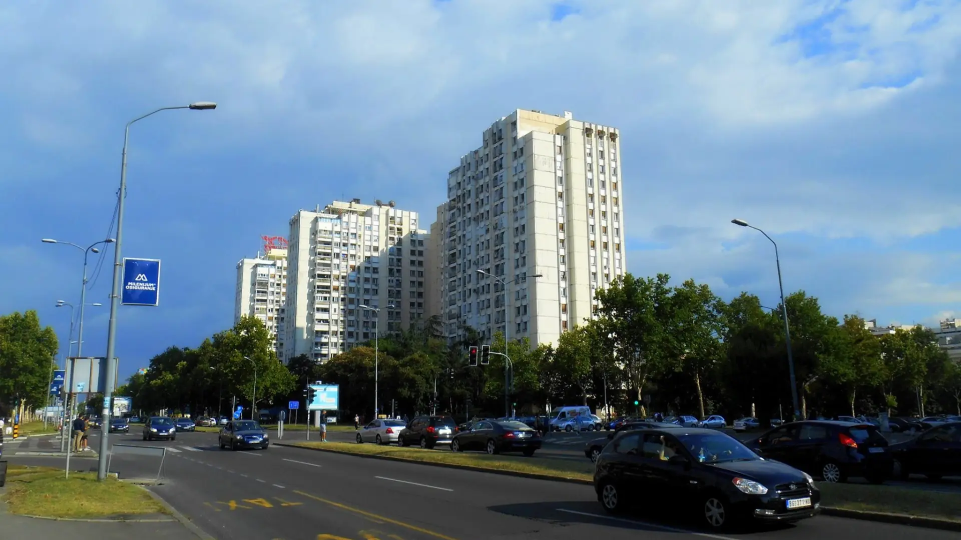 Novi Beograd_Blok 30_Foto Wikimedia_Public domain-64817cf5c722f.webp