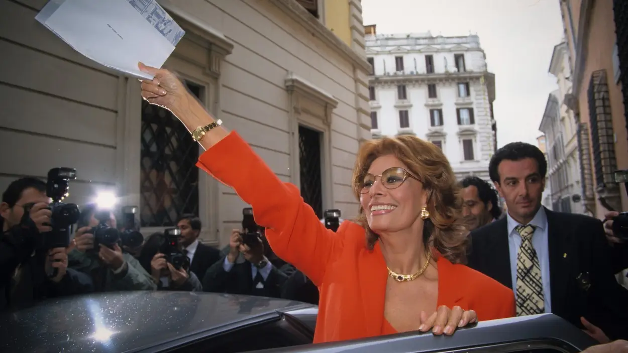 Sophia Loren-6492b7dd86d84.webp