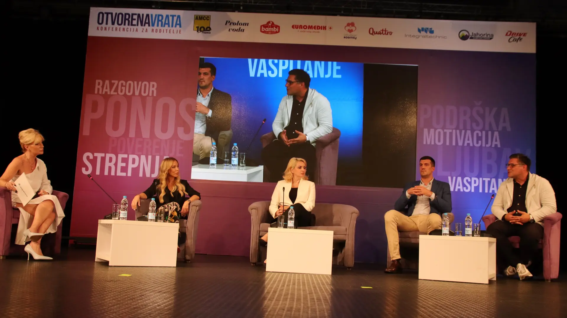 Tanja Rađenović u panelu sa ministarkom Darijom Kisić, Markom Kešeljem, Jelenom Stanivuković i Milošem Androvićem-647dbeafbce81.webp