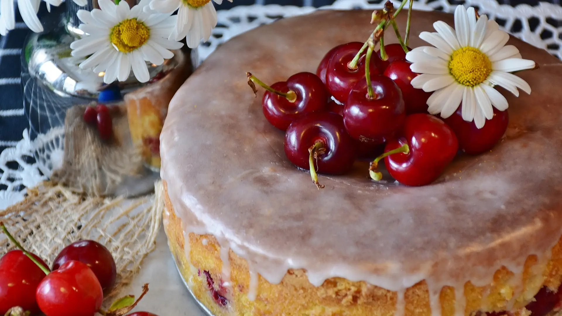 kolači, poslastice, višnje, trešnje, pixabay-648189cfd0d51.webp