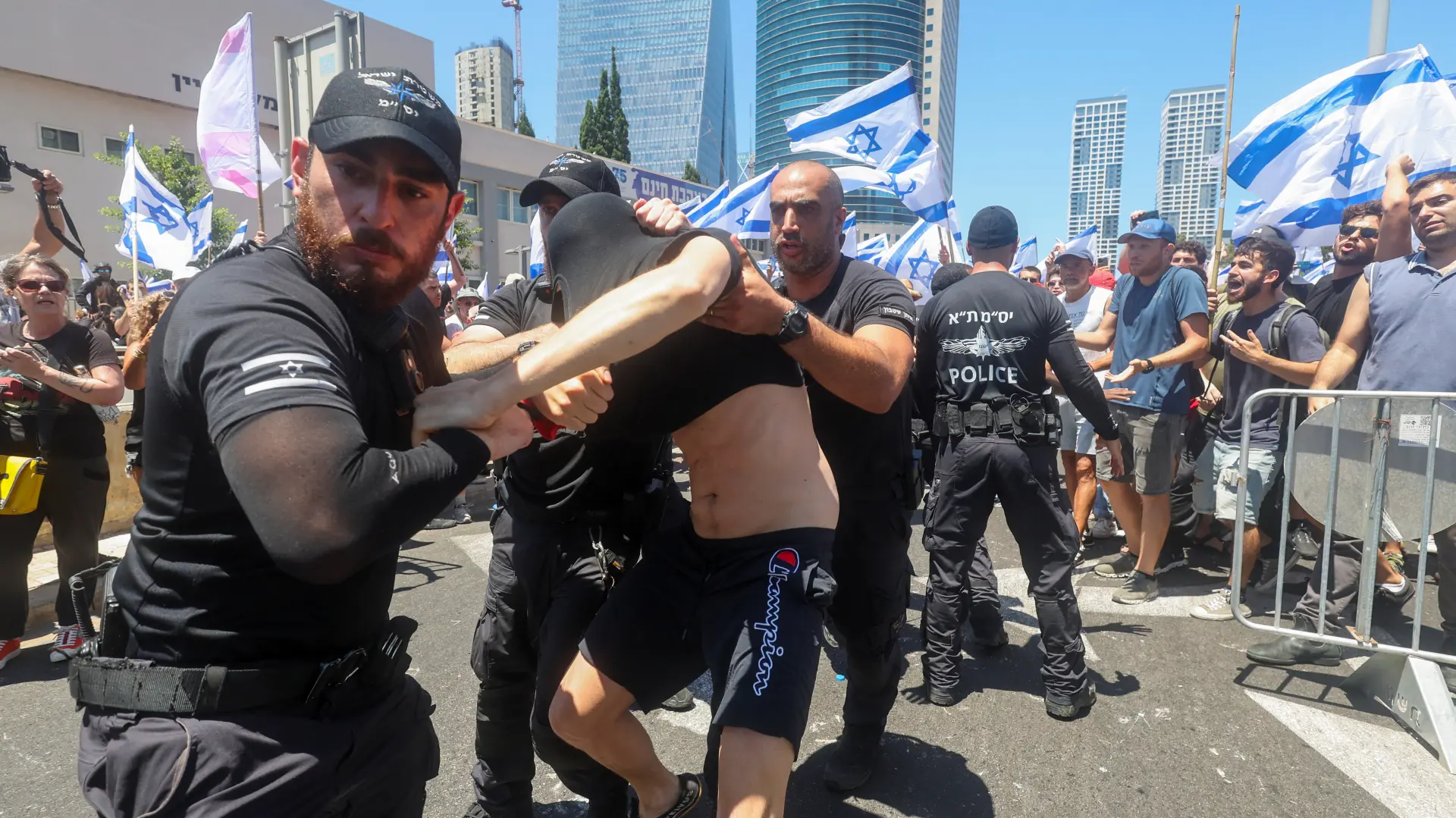 Demonstranti_Izrael_Blokada puteva_Tel Aviv_Foto Reuters (1)-64ad1be177ee4.webp