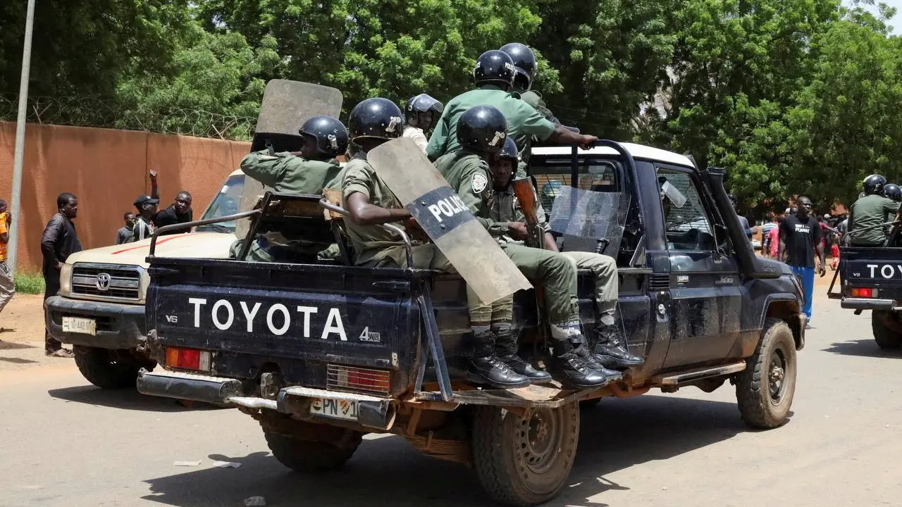 Niger_vojna hunta_policija_Foto Reuters-64c7b147de9ee.webp
