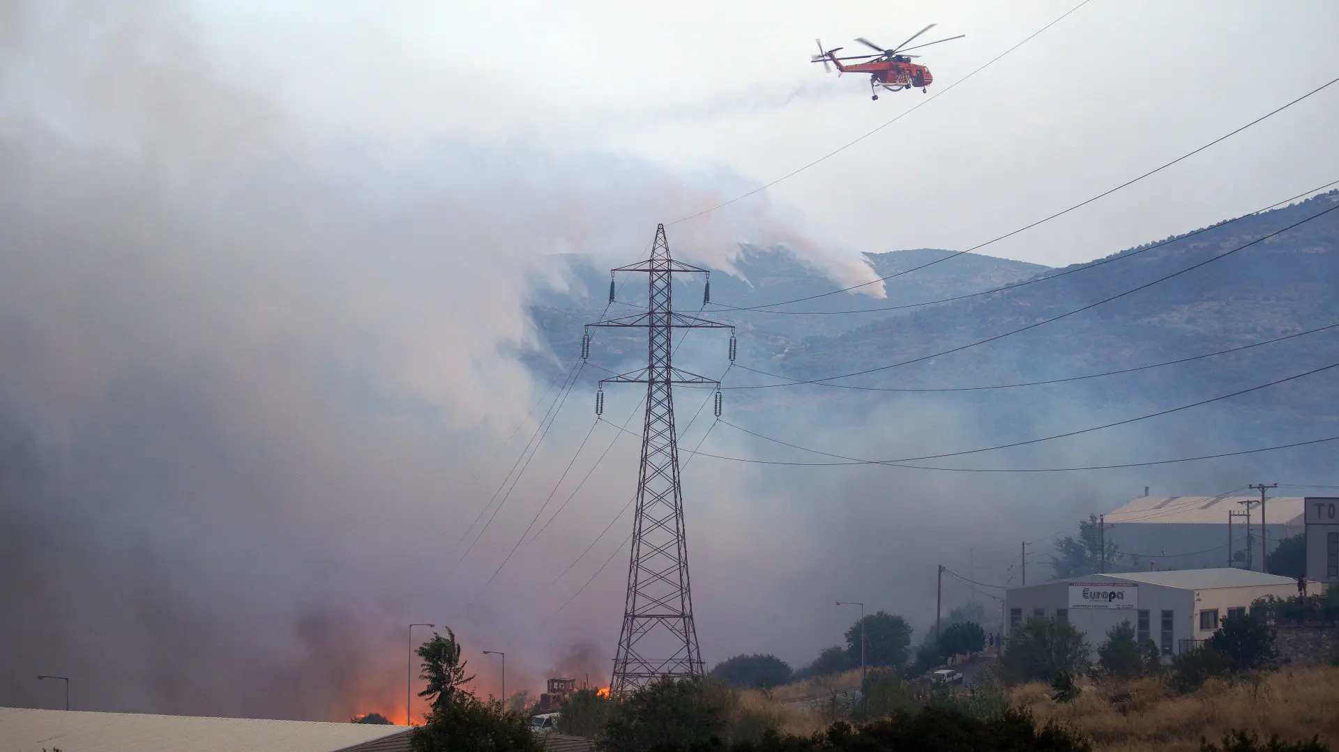 Požar_Grčka_Volos_gašenje požara_helikopter_Foto Reuters-64c228794ef0c.webp