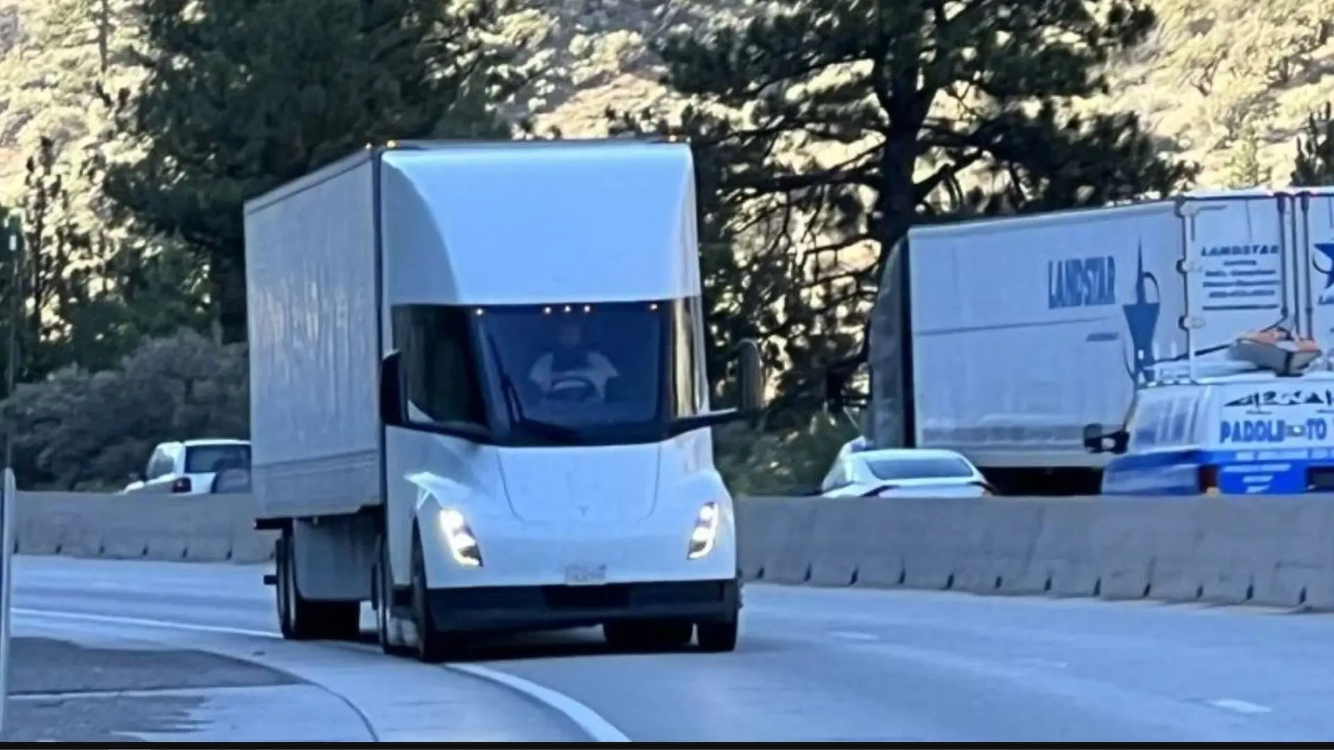 Tesla_Semi_foto_TW-64b78a26c1149.webp