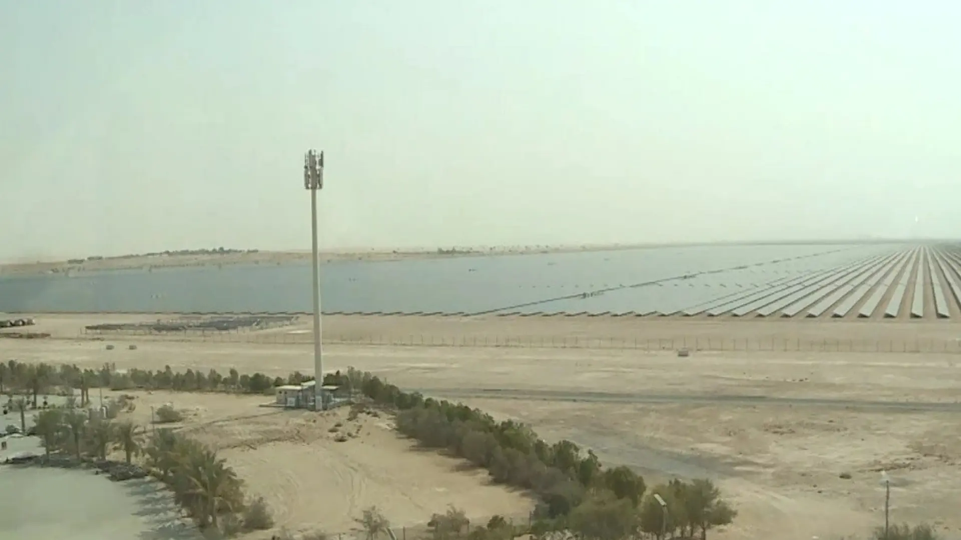 Nur Abu Dabi Najveća samooperativna solarna elektrana na svetu tanjug-64f9a1c164e0b.webp