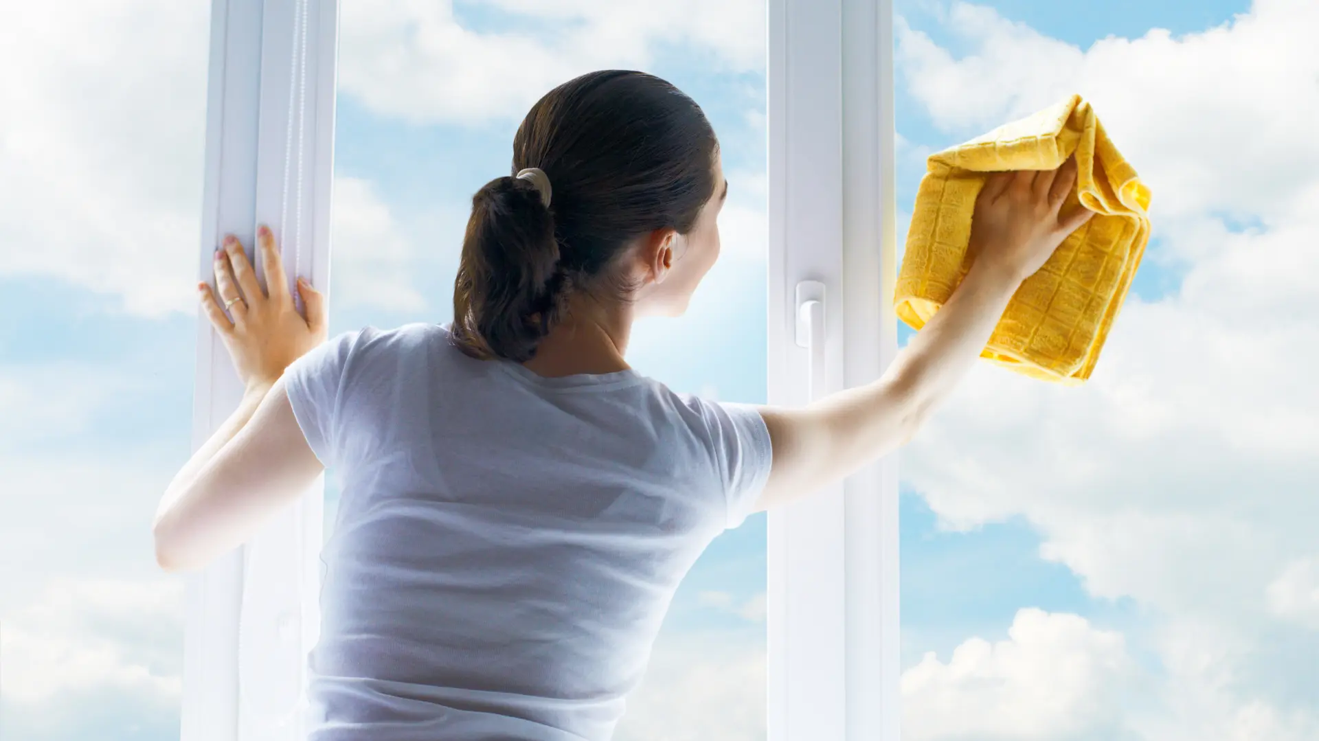 shutterstock_94554349 pranje prozora, čišćenje-6508649e08023.webp