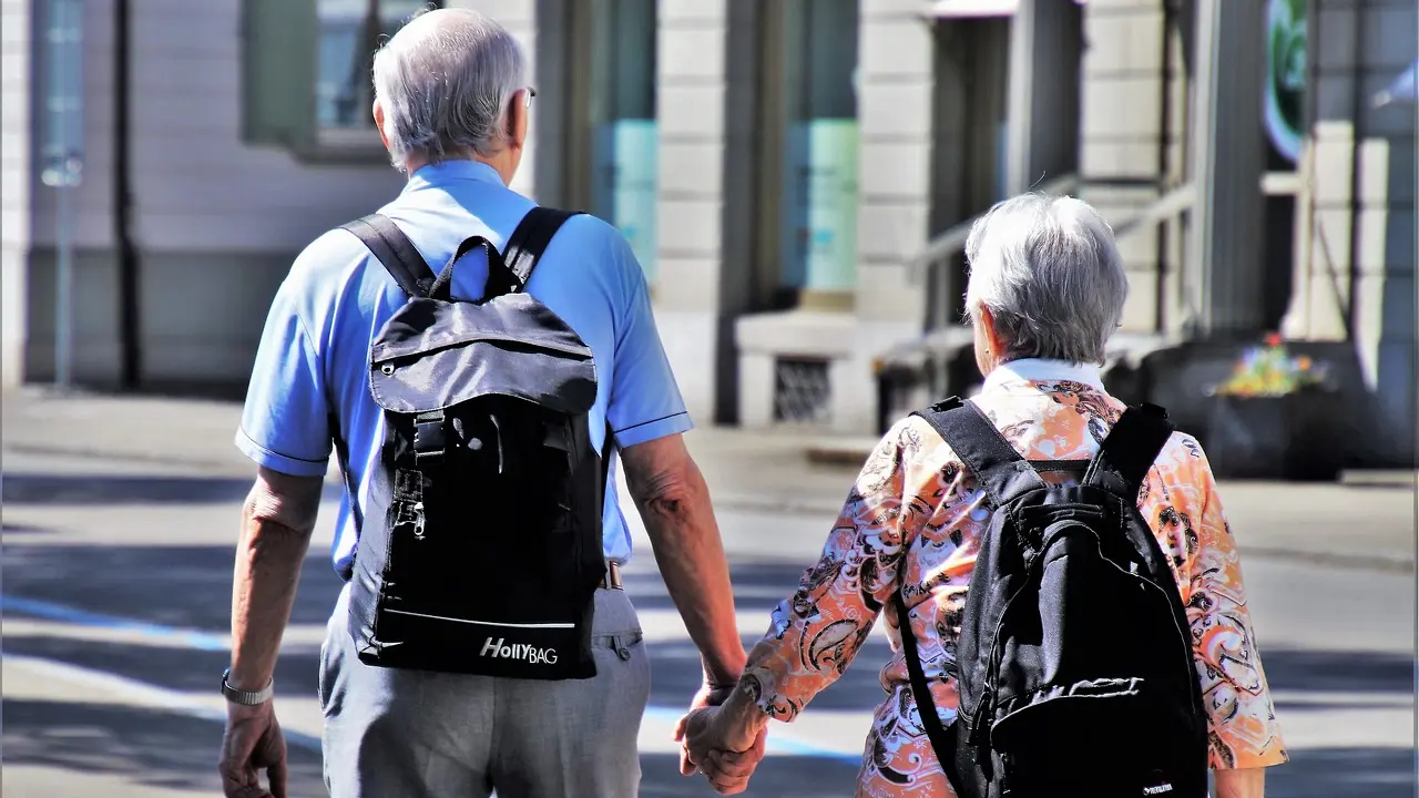 starci, stariji ljudi, baka i deka, ljubav, par, pixabay, penzioneri penzija-653f751fa8339.webp