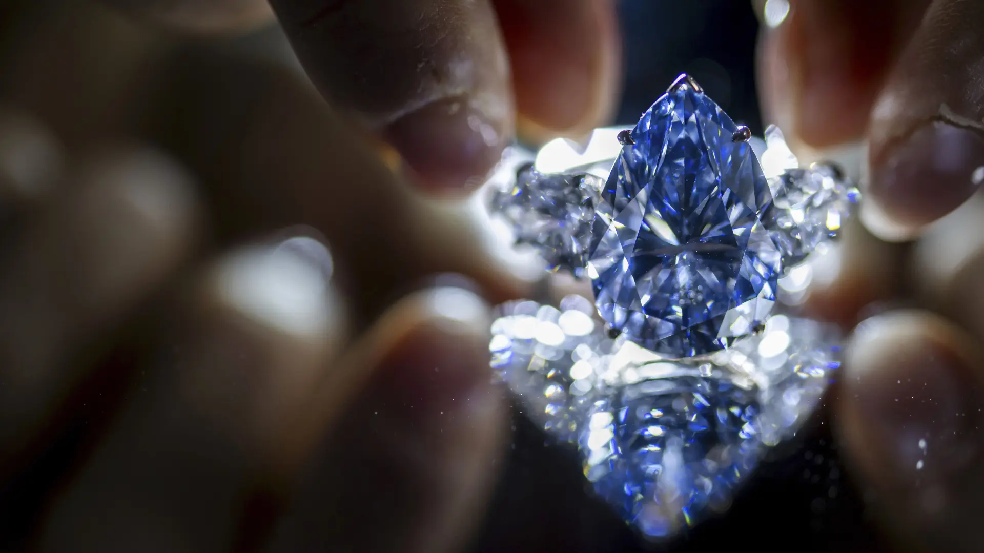 Tan2023-11-0723272609_5 plavi dijamant blu royal diamond Martial TrezziniKeystone via AP-654b4b6747cf0.webp