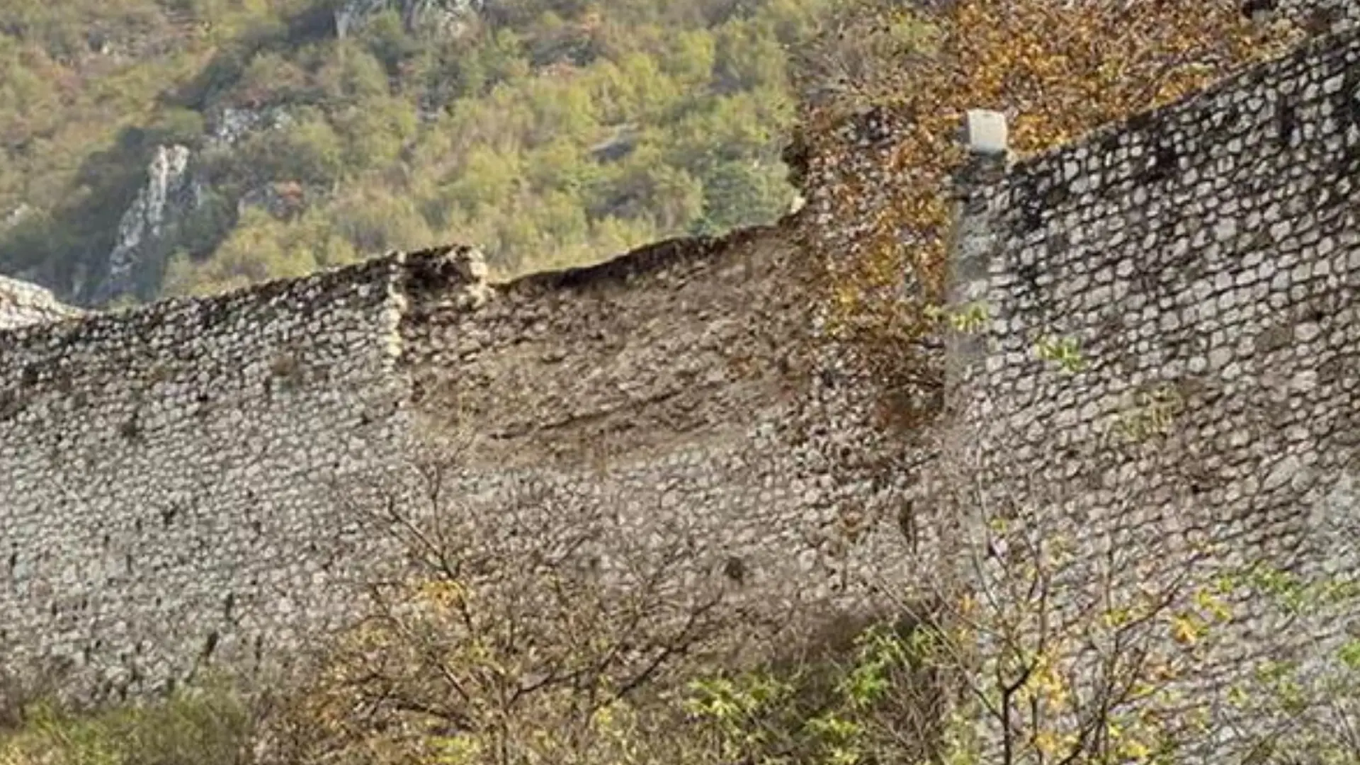 Travnik_tvrdava-zid_foto_YT Cropped-6541fb699fd10.webp