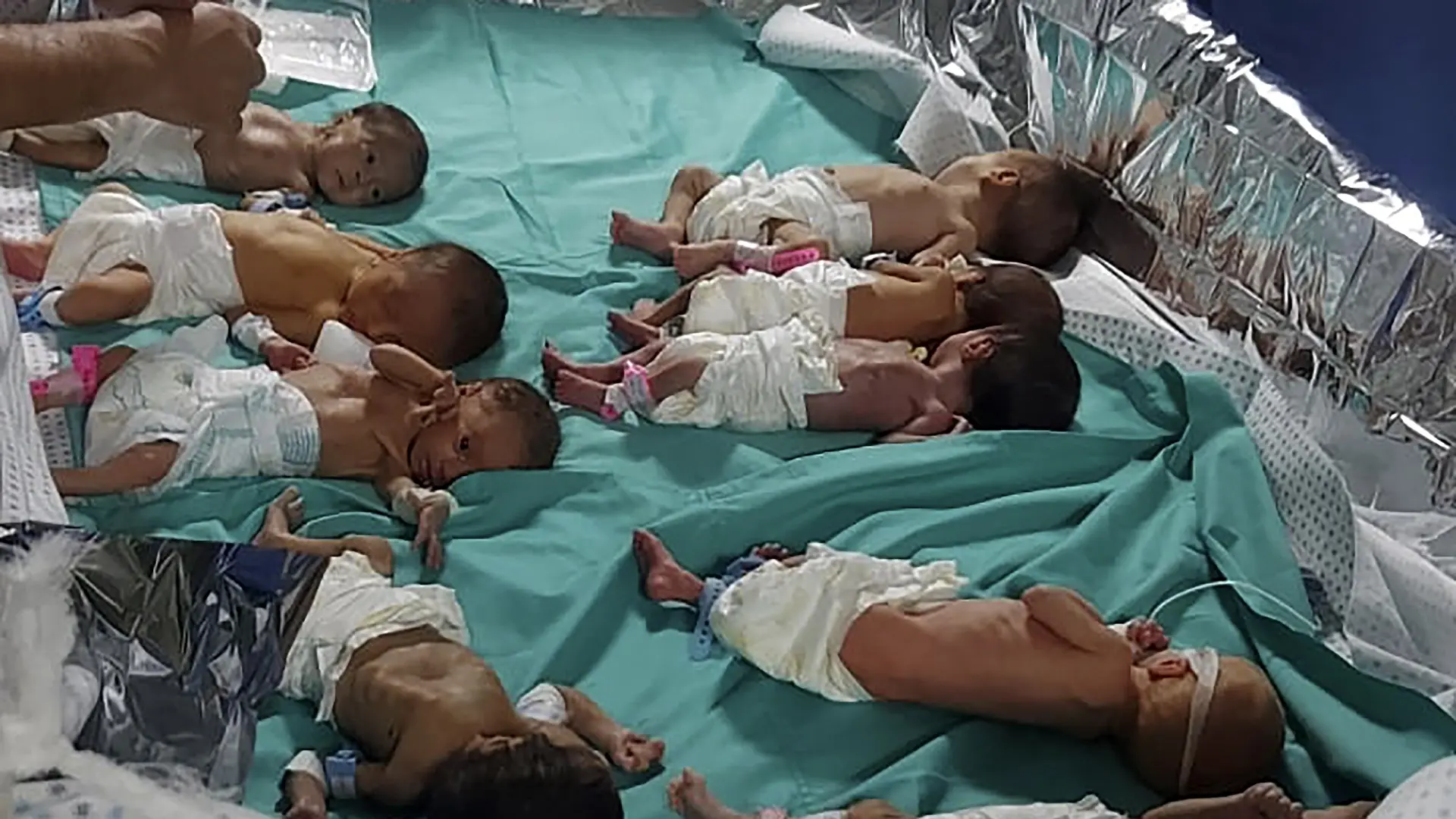 bebe u bolnici al šifa u gradu gaza, 12 nov 2023 - foto Dr Marawan Abu Saada via AP Tanjug-655383a1e8ba6.webp
