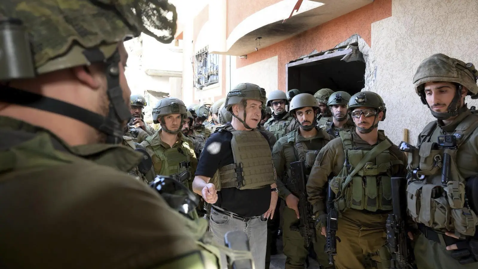 benjamin netanijahu, izraelska vojska, vojska izraela, izraelski vojnici - 26 nov 2023 - foto Avi Ohayon GPO Handout via AP Tanjug (1)-6563799ccbf0f.webp