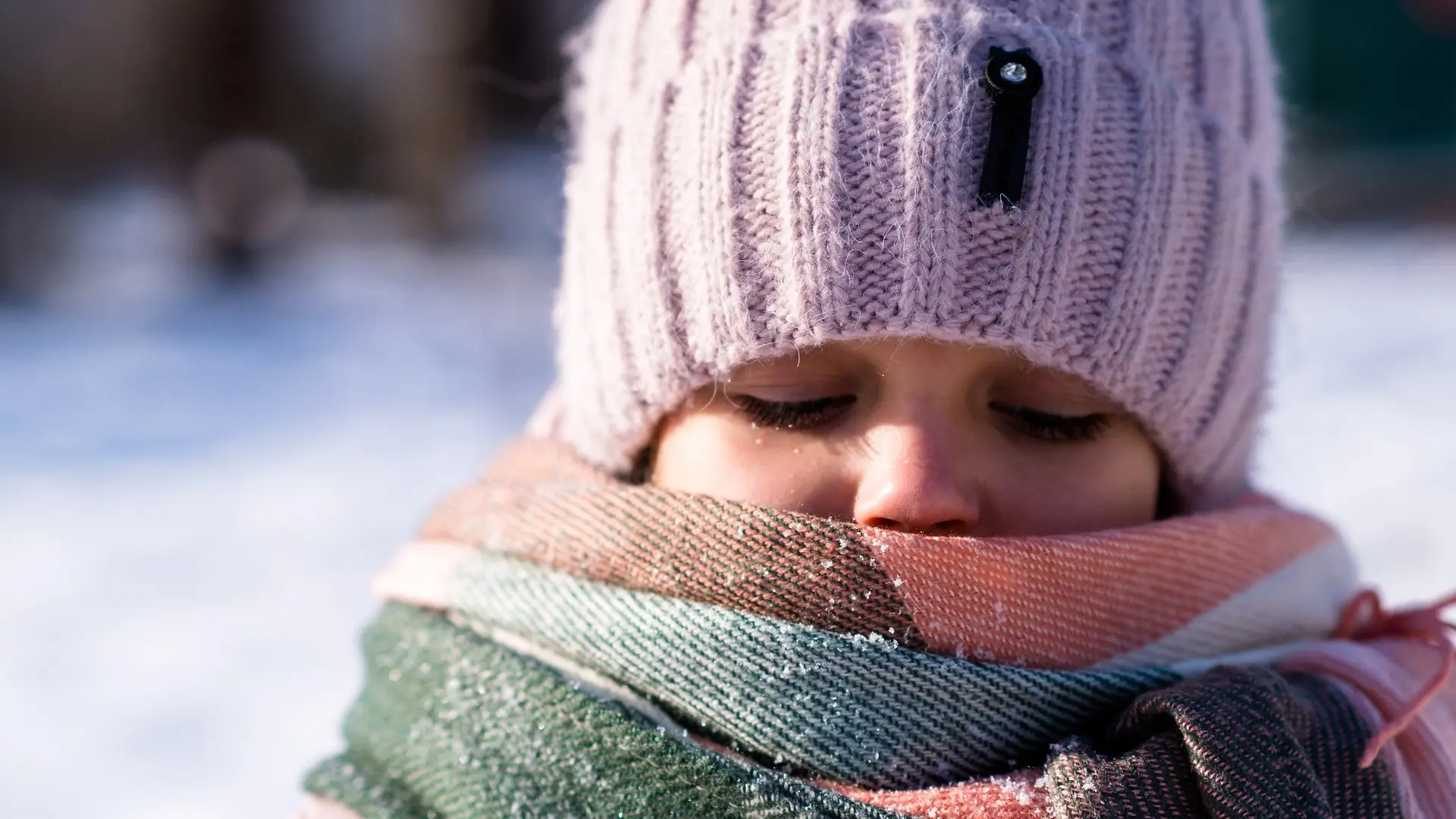dete, beba, hladnoća, zima, sneg, devojčica, pixabay-655da3fce1ca0.webp