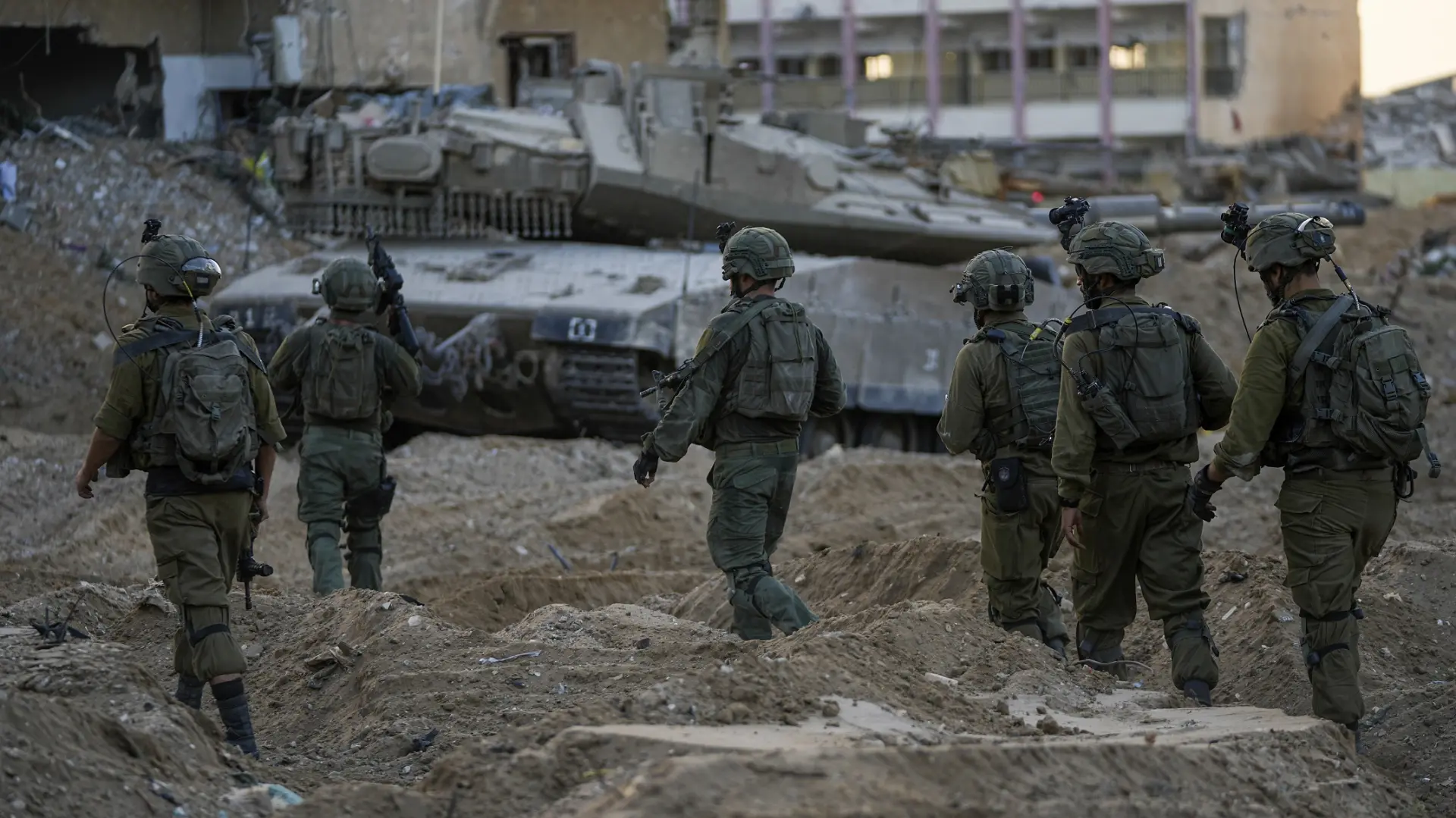 izraelski vojnici u gazi, 8 nov 2023 - foto AP Photo Ohad Zwigenberg Tanjug-654be71ee7d1e.webp