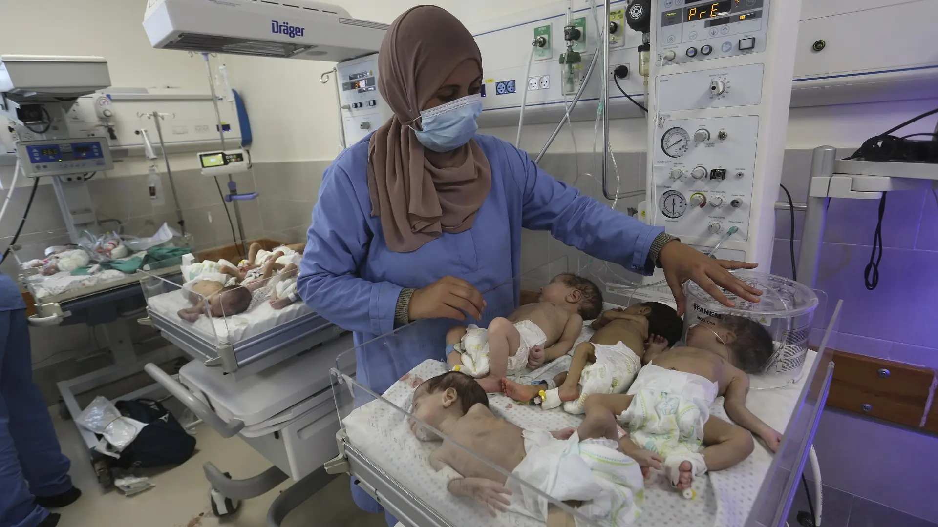 prevremeno rođene bebe iz bolnice Al Šifa sada u gradu Rafa - 19 nov 2023 - foto AP Photo Hatem Ali Tanjug (3)-655ca4e2733ba.webp