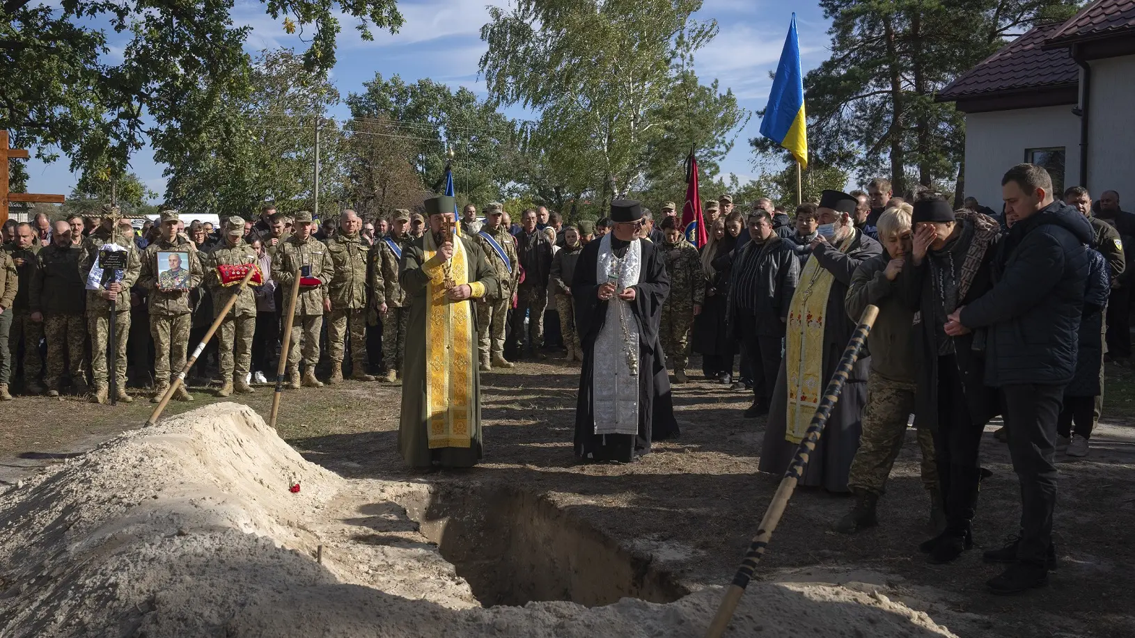 sahrana ukrajinskog komandanta vitalija baranova, 11 okt 2023 - foto AP PhotoEfrem Lukatsky Tanjug-65479fe628243.webp