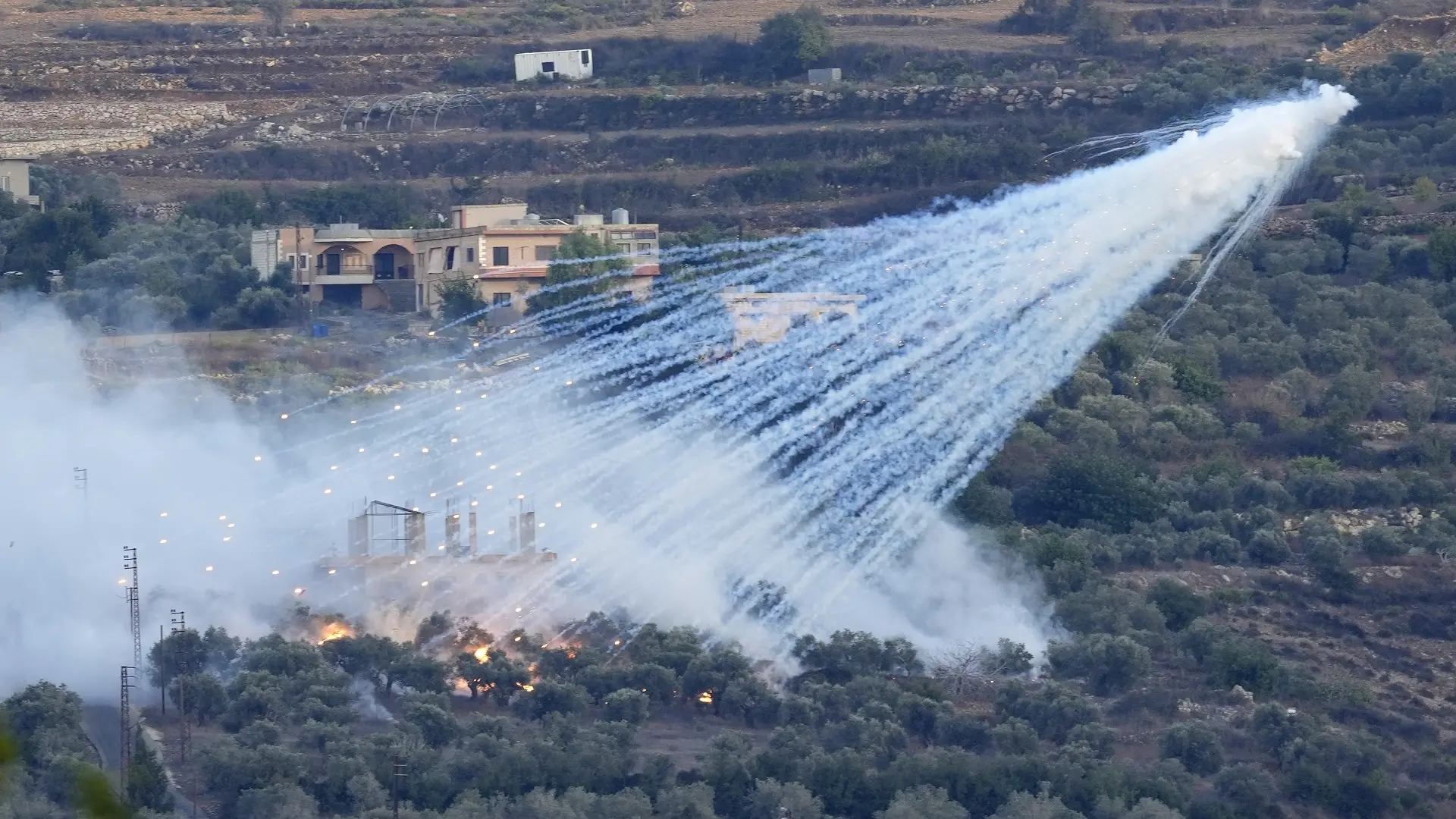 al bustan, južni liban, napad izraelske vojske, 15 okt 2023 - AP Photo Hussein Malla Tanjug-657db18499a8e.webp