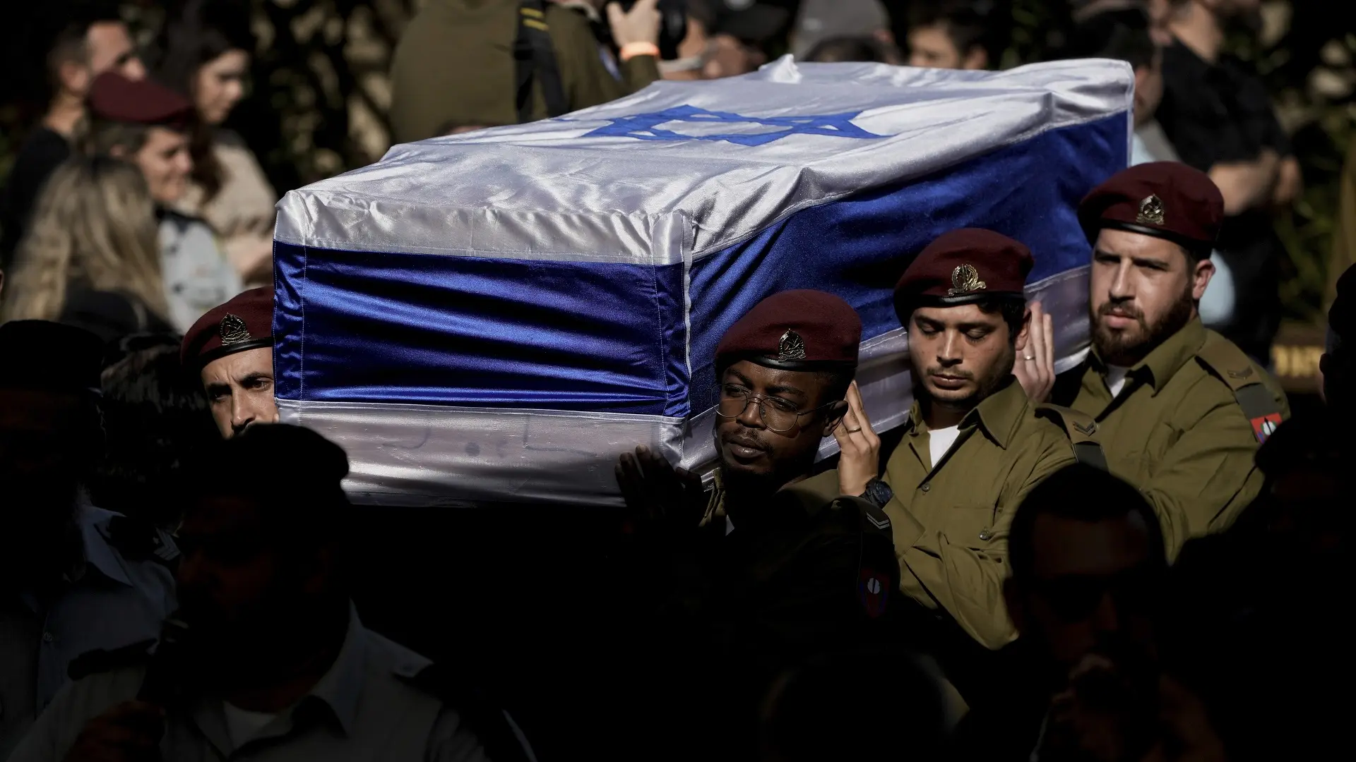 sahrana gadi ejzenkot, izraelski vojnici, vojska izraela, izraelska vojska - 8-10 dec, foto AP Photo Leo Correa Tanjug-6575c91113f2c.webp